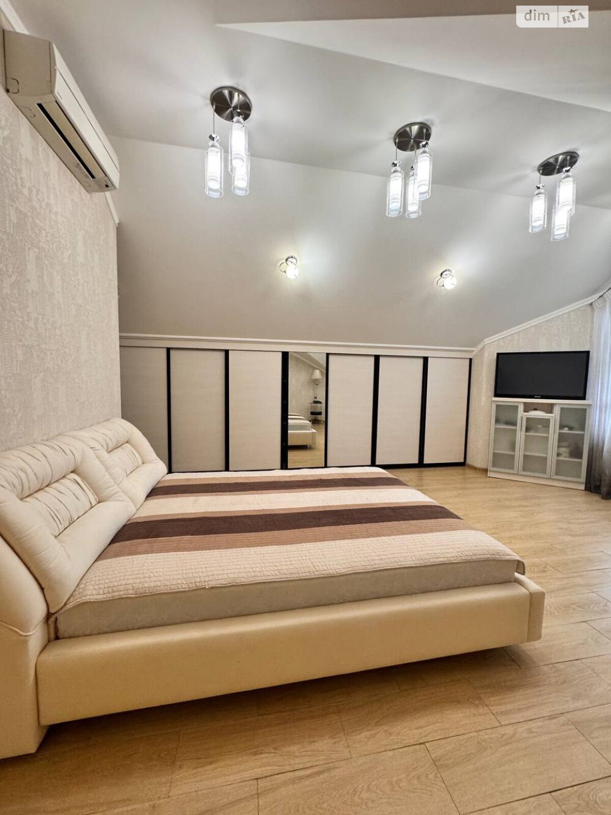 трехэтажный дом, 380 кв. м, ракушечник (ракушняк). Продажа в Одессе район Пересыпский фото 1 трехэтажный дом, 380 кв. м, ракушечник (ракушняк). Продажа в Одессе район Пересыпский фото 1
