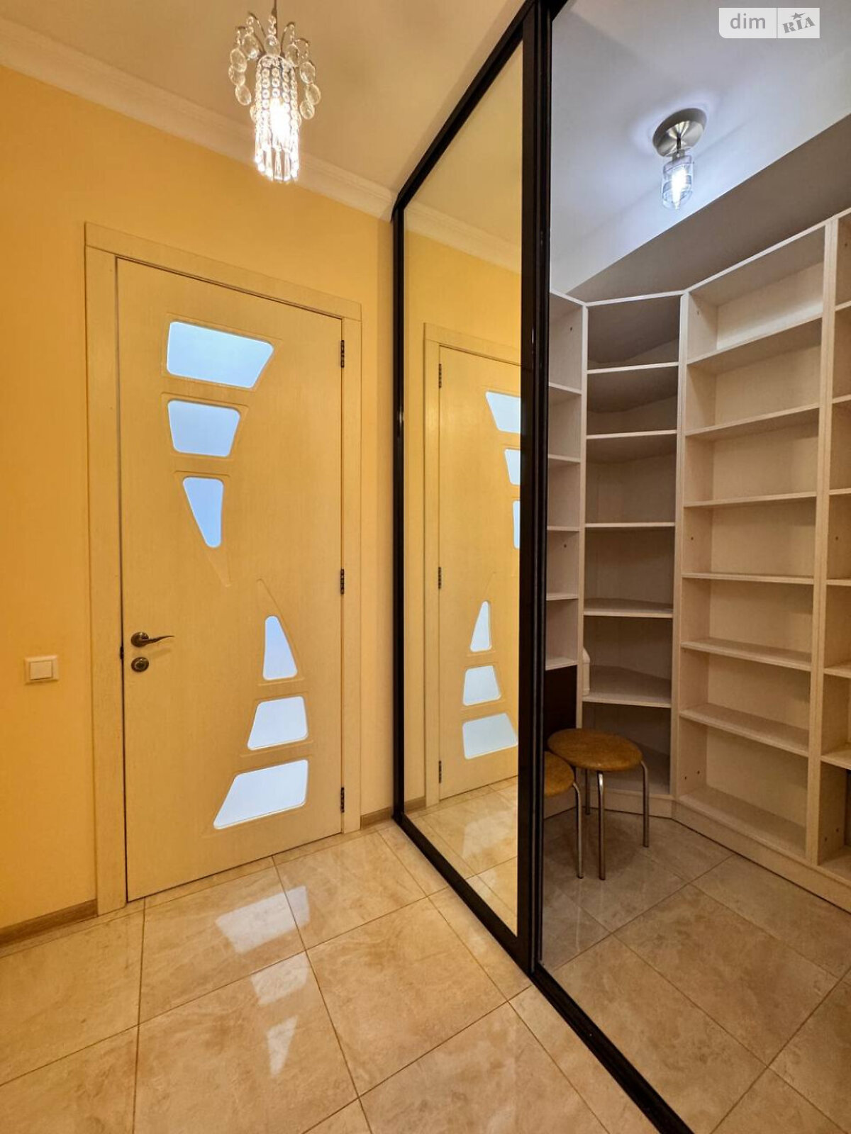 трехэтажный дом, 380 кв. м, ракушечник (ракушняк). Продажа в Одессе район Пересыпский фото 1 трехэтажный дом, 380 кв. м, ракушечник (ракушняк). Продажа в Одессе район Пересыпский фото 1