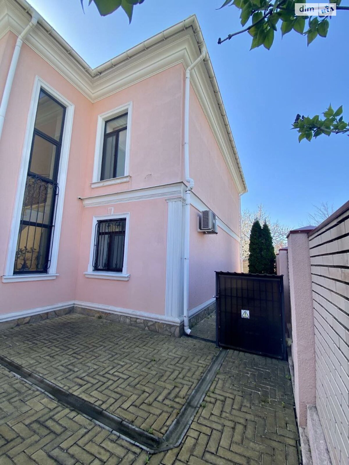 двухэтажный дом с гаражом, 171 кв. м, кирпич. Продажа в Одессе район Поселок Котовского фото 1 двухэтажный дом с гаражом, 171 кв. м, кирпич. Продажа в Одессе район Поселок Котовского фото 1