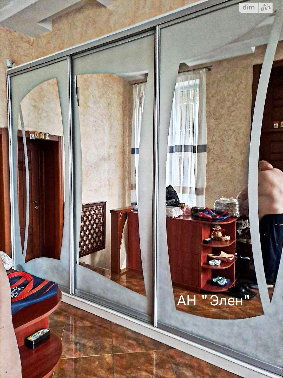 трехэтажный дом с гаражом, 523 кв. м, кирпич. Продажа в Одессе район Поселок Котовского фото 1 трехэтажный дом с гаражом, 523 кв. м, кирпич. Продажа в Одессе район Поселок Котовского фото 1