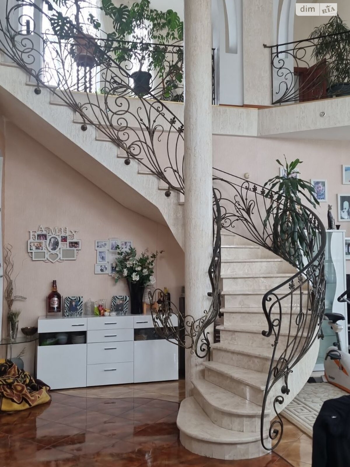 триповерховий будинок з верандою, 523 кв. м, цегла. Продаж в Одесі, район Містечко Котовського фото 1 триповерховий будинок з верандою, 523 кв. м, цегла. Продаж в Одесі, район Містечко Котовського фото 1