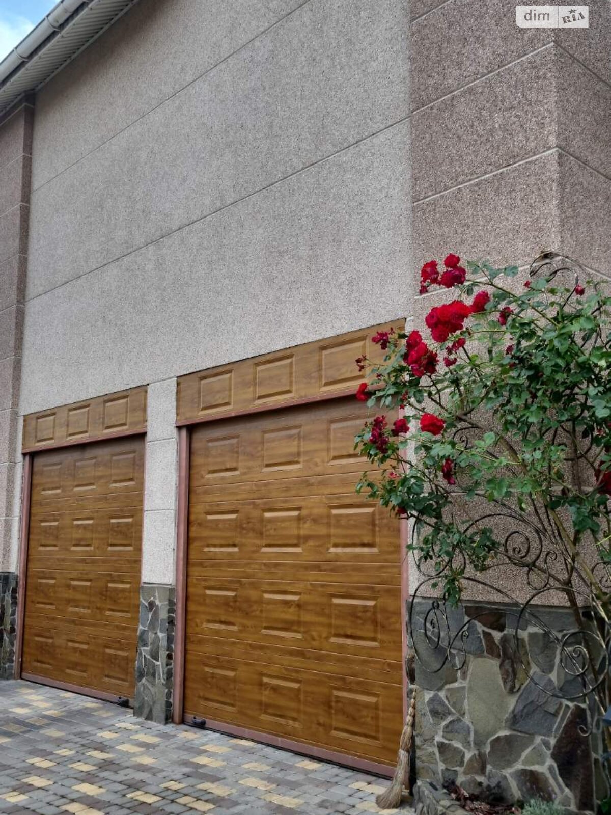 триповерховий будинок з верандою, 523 кв. м, цегла. Продаж в Одесі, район Містечко Котовського фото 1 триповерховий будинок з верандою, 523 кв. м, цегла. Продаж в Одесі, район Містечко Котовського фото 1