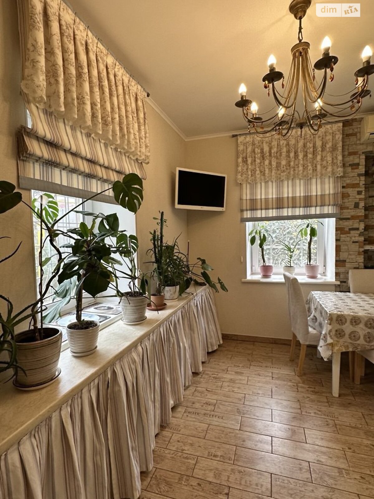 триповерховий будинок з гаражем, 282 кв. м, цегла. Продаж в Одесі, район Приморський фото 1 триповерховий будинок з гаражем, 282 кв. м, цегла. Продаж в Одесі, район Приморський фото 1