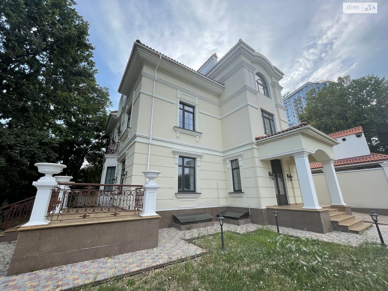 трехэтажный дом, 622 кв. м, кирпич. Продажа в Одессе район Приморский фото 1