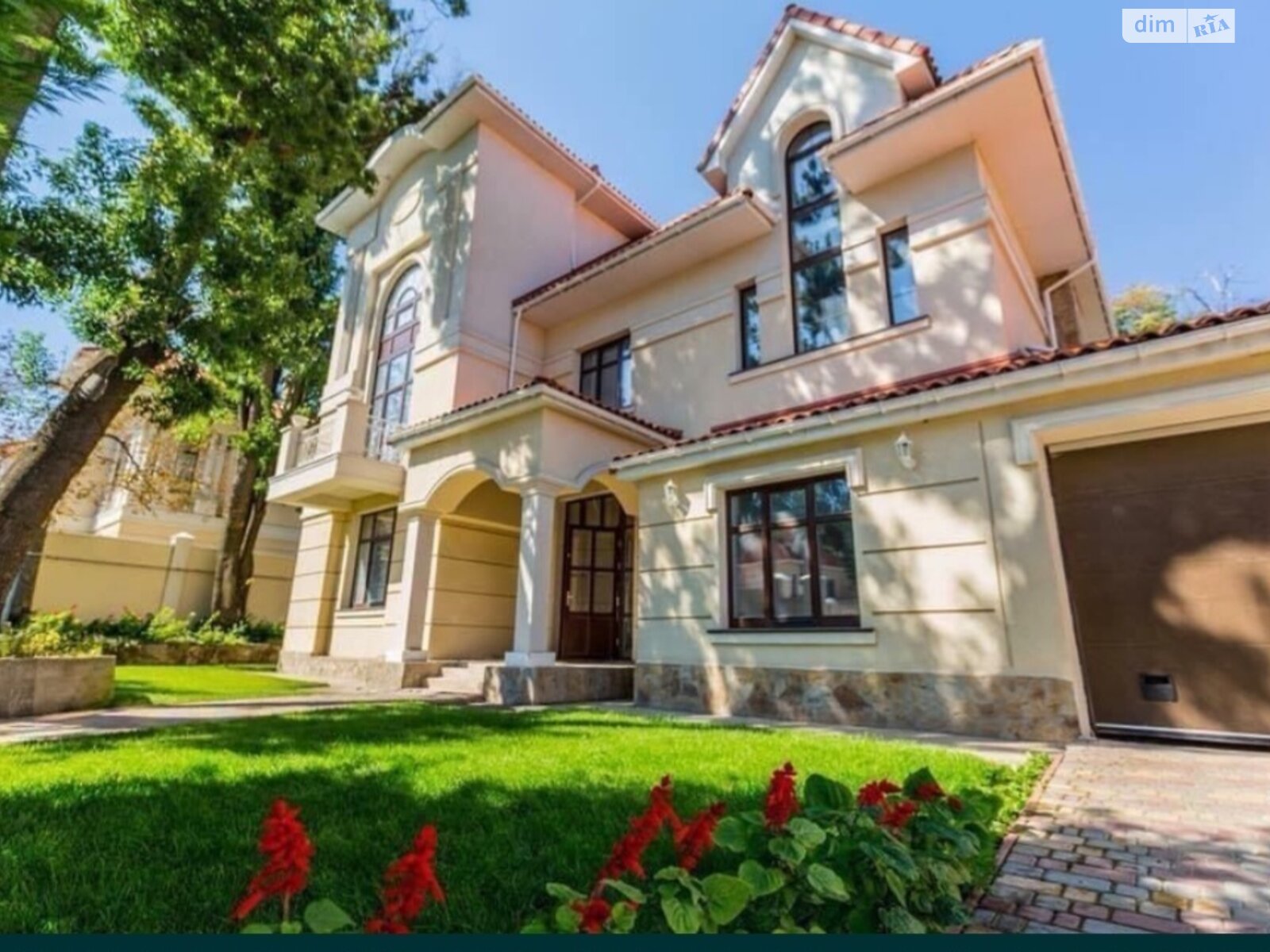 трехэтажный дом с гаражом, 444 кв. м, кирпич. Продажа в Одессе район Приморский фото 1 трехэтажный дом с гаражом, 444 кв. м, кирпич. Продажа в Одессе район Приморский фото 1