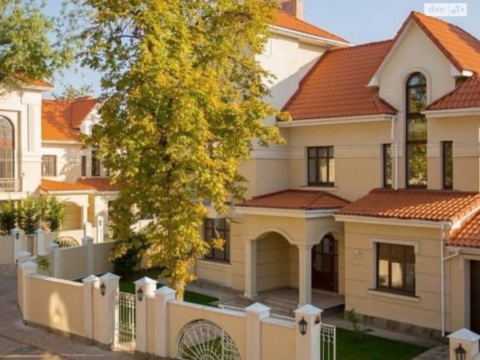 трехэтажный дом с гаражом, 444 кв. м, кирпич. Продажа в Одессе район Приморский фото 1 трехэтажный дом с гаражом, 444 кв. м, кирпич. Продажа в Одессе район Приморский фото 1