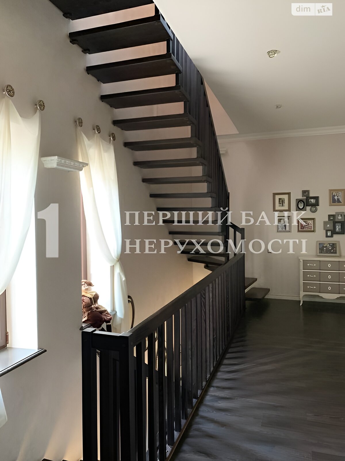 трехэтажный дом с ремонтом, 425 кв. м, кирпич. Продажа в Одессе район Приморский фото 1 трехэтажный дом с ремонтом, 425 кв. м, кирпич. Продажа в Одессе район Приморский фото 1
