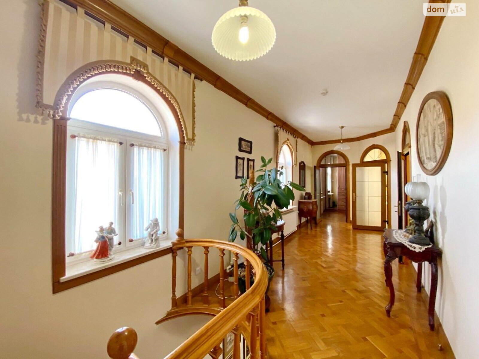 трехэтажный дом с балконом, 700 кв. м, кирпич. Продажа в Одессе район Приморский фото 1