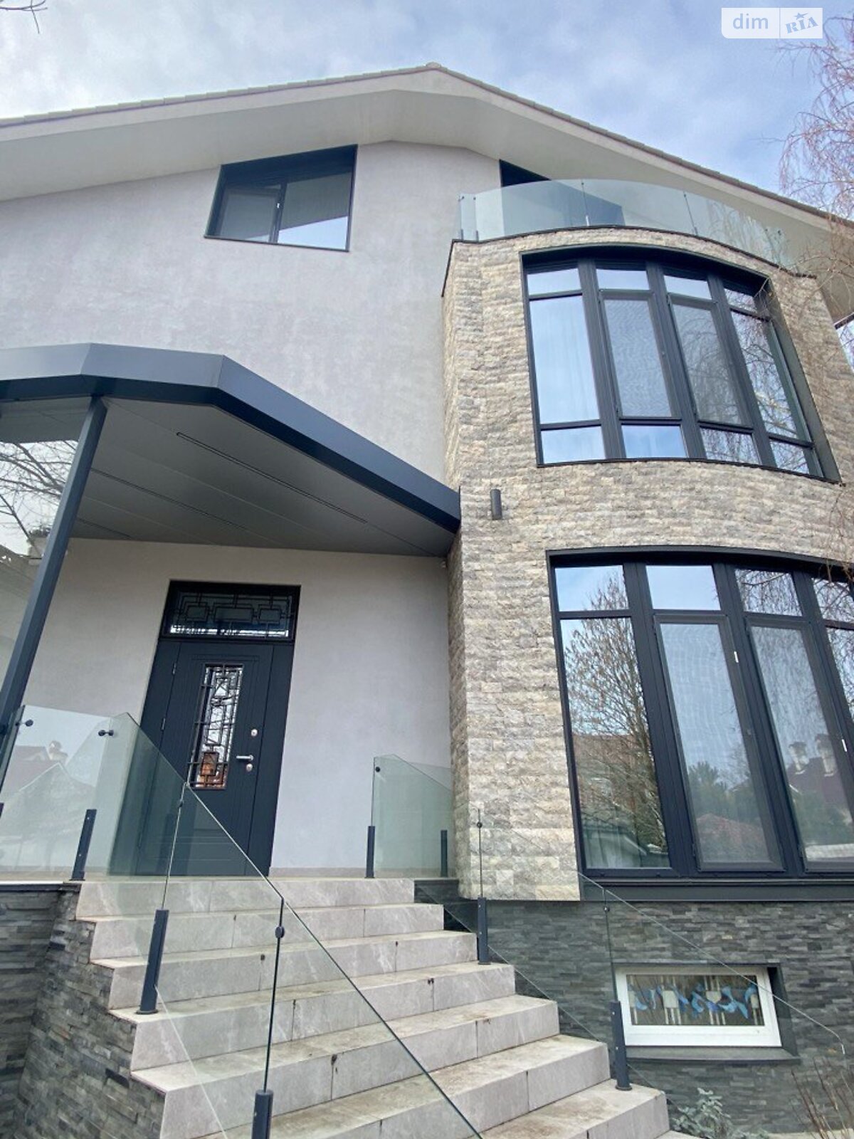триповерховий будинок з верандою, 600 кв. м, цегла. Продаж в Одесі, район Приморський фото 1 триповерховий будинок з верандою, 600 кв. м, цегла. Продаж в Одесі, район Приморський фото 1