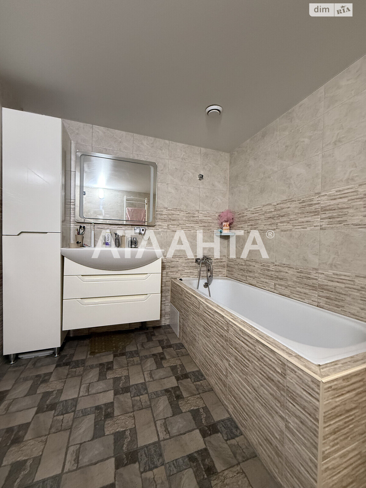 двухэтажный дом с ремонтом, 138 кв. м, газобетон. Продажа в Одессе район Слободка фото 1 двухэтажный дом с ремонтом, 138 кв. м, газобетон. Продажа в Одессе район Слободка фото 1