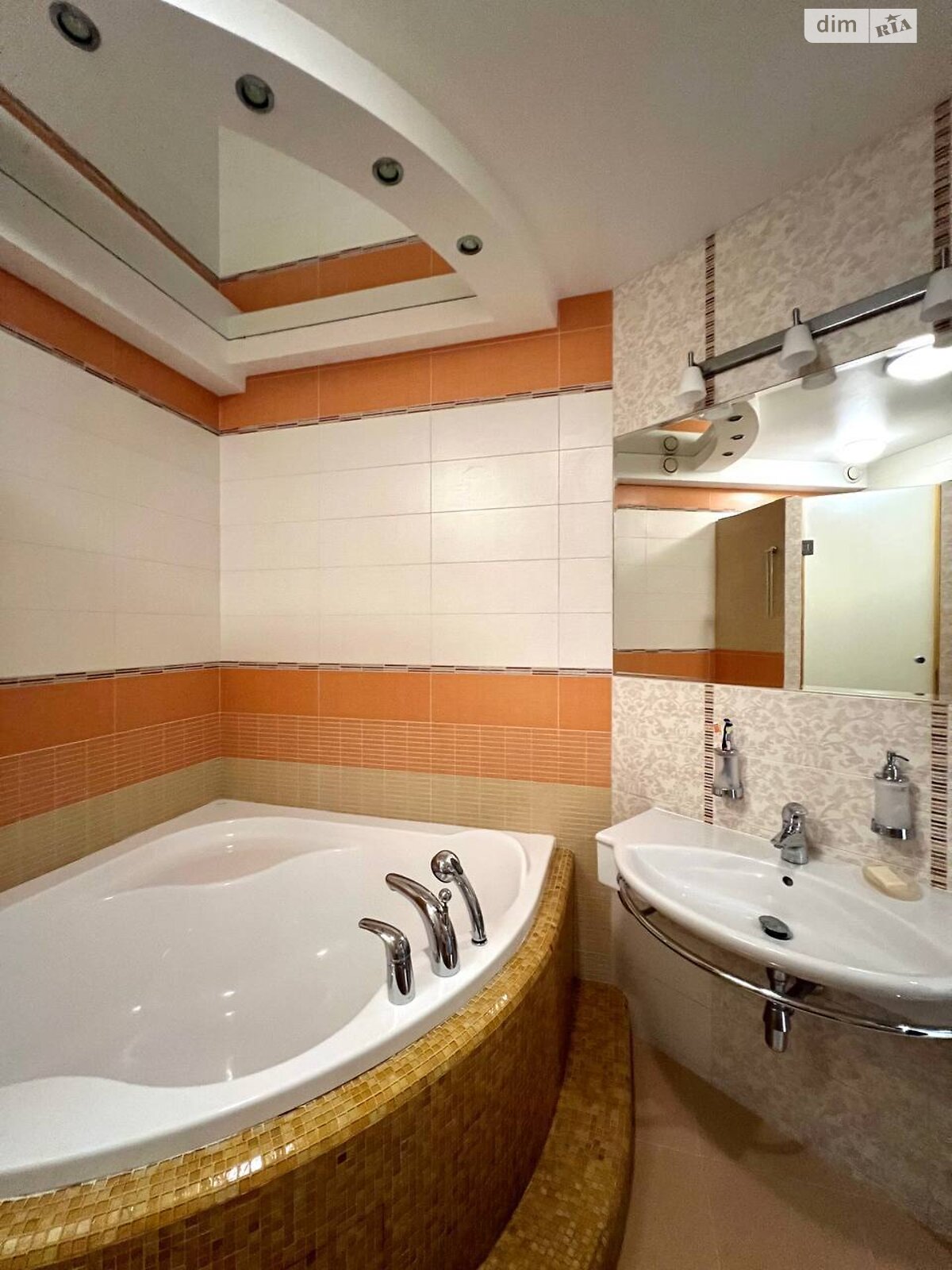 двоповерховий будинок з ремонтом, 136.1 кв. м, цегла. Продаж у Одесі фото 1