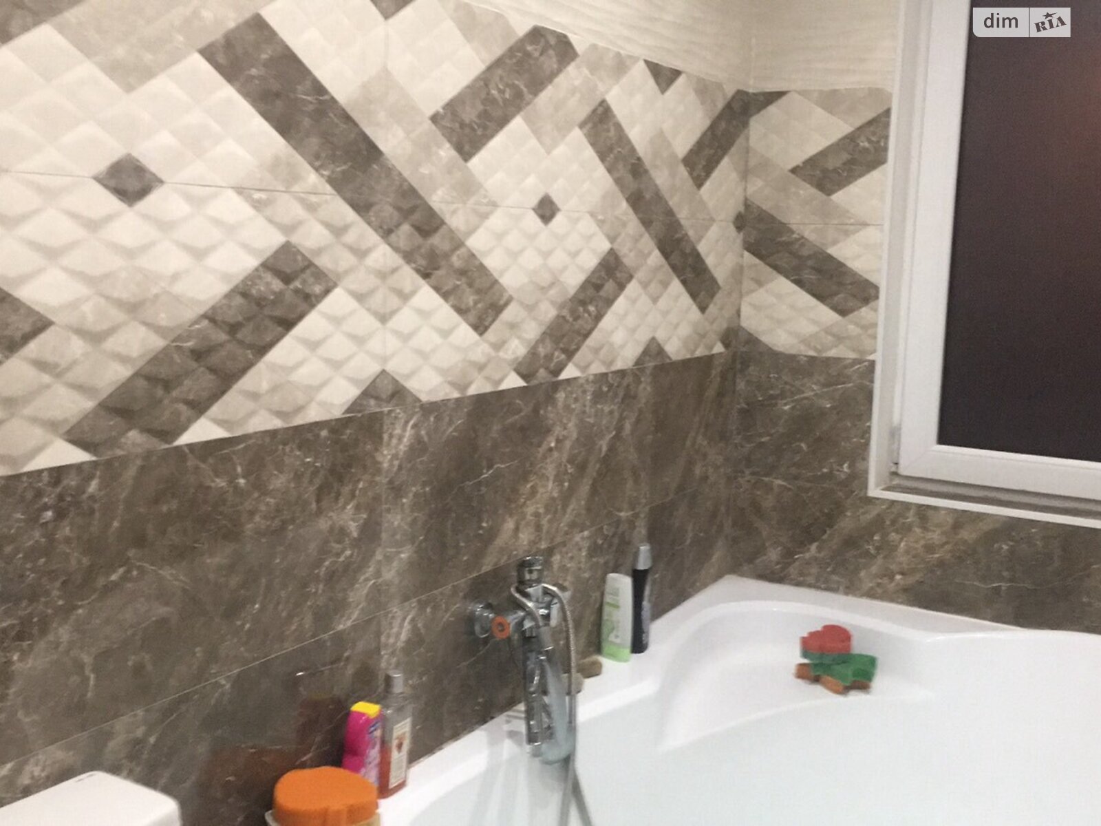 двухэтажный дом с гаражом, 121 кв. м, кирпич. Продажа в Одессе район Совиньон фото 1 двухэтажный дом с гаражом, 121 кв. м, кирпич. Продажа в Одессе район Совиньон фото 1