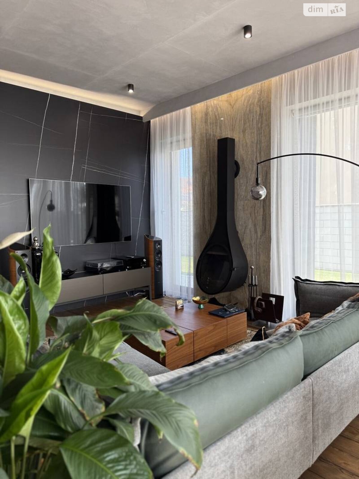 двухэтажный дом с гаражом, 280 кв. м, кирпич. Продажа в Одессе район Совиньон фото 1 двухэтажный дом с гаражом, 280 кв. м, кирпич. Продажа в Одессе район Совиньон фото 1