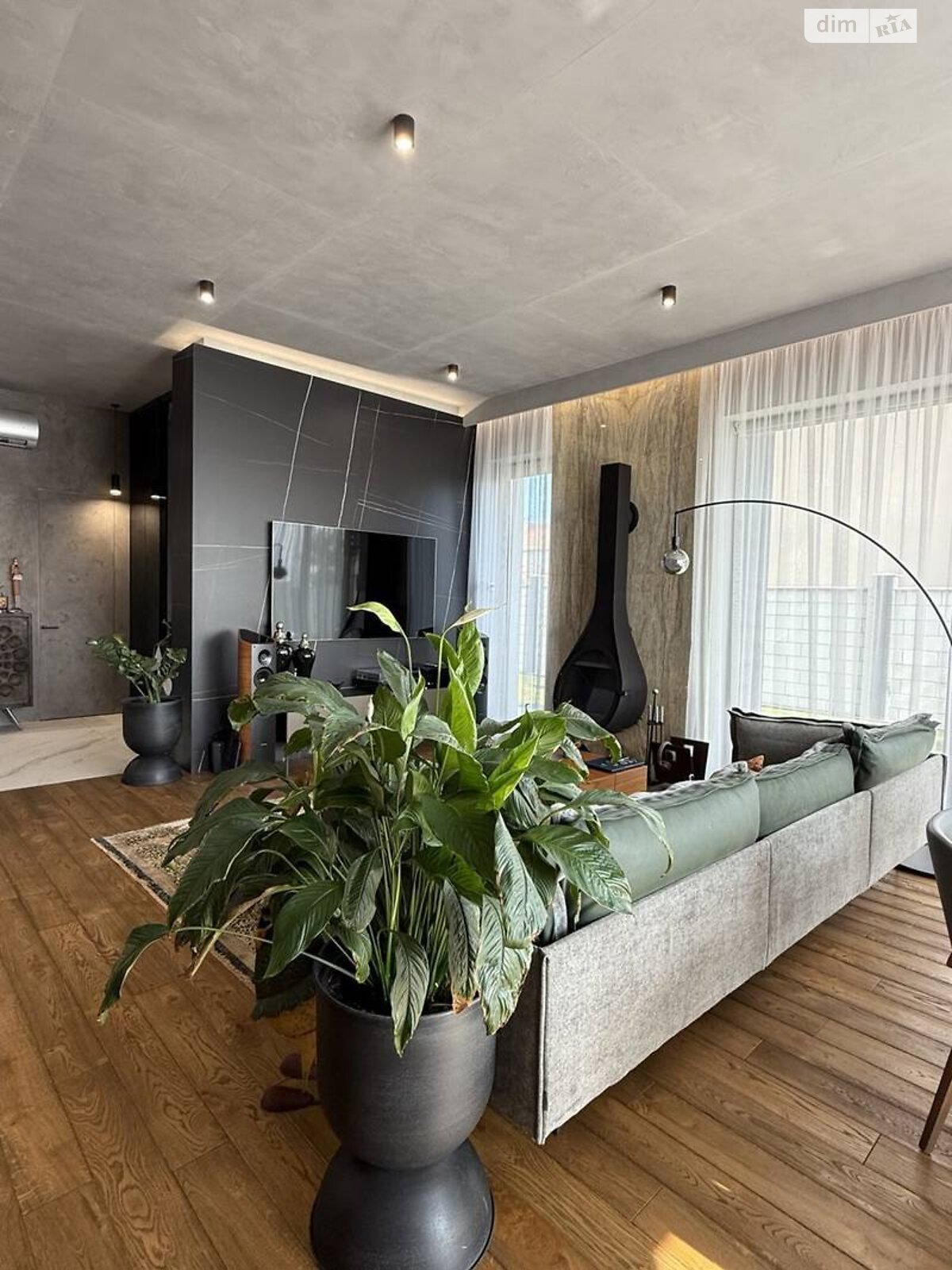 двухэтажный дом с гаражом, 280 кв. м, кирпич. Продажа в Одессе район Совиньон фото 1 двухэтажный дом с гаражом, 280 кв. м, кирпич. Продажа в Одессе район Совиньон фото 1