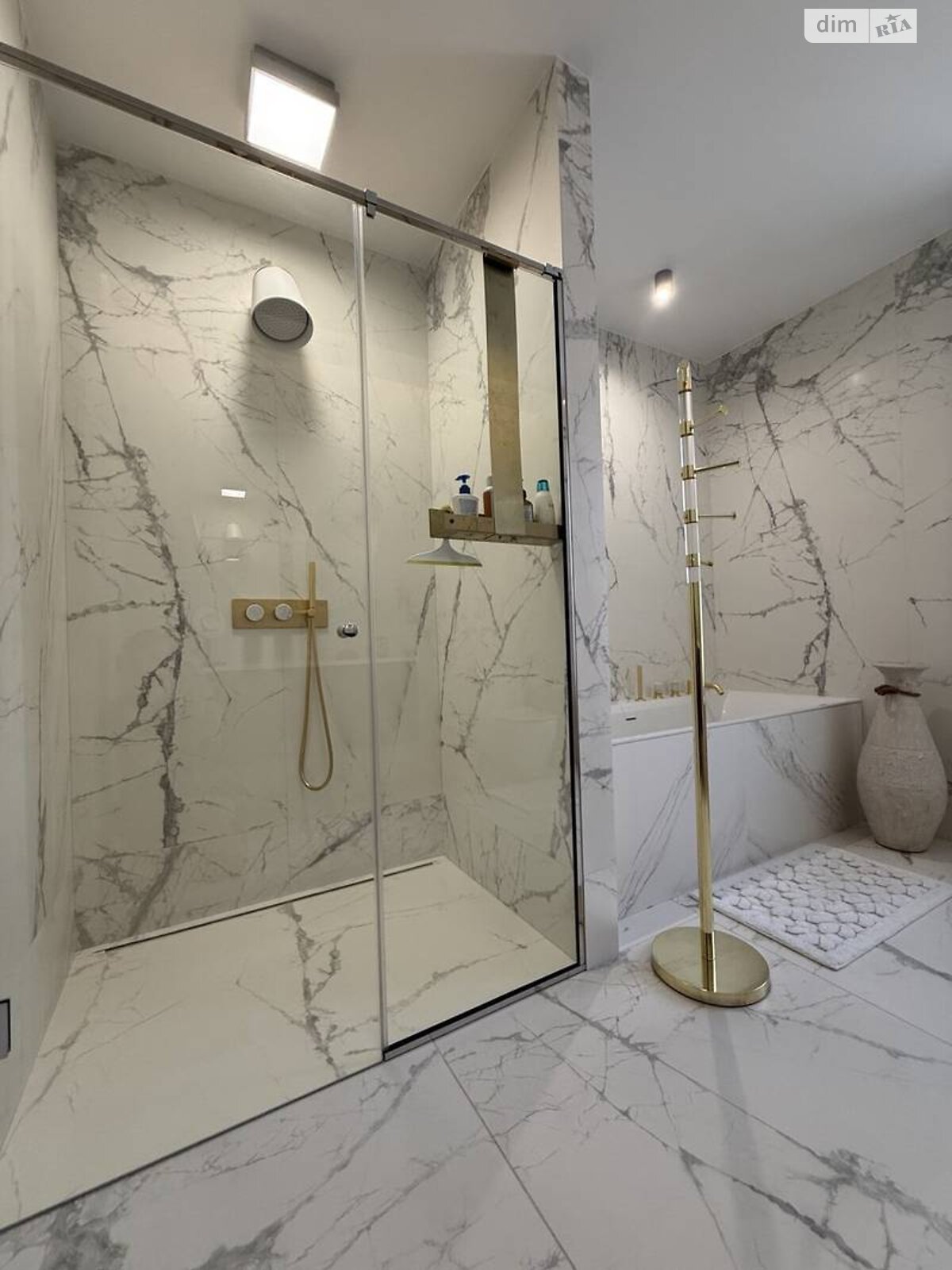 двухэтажный дом с гаражом, 280 кв. м, кирпич. Продажа в Одессе район Совиньон фото 1 двухэтажный дом с гаражом, 280 кв. м, кирпич. Продажа в Одессе район Совиньон фото 1