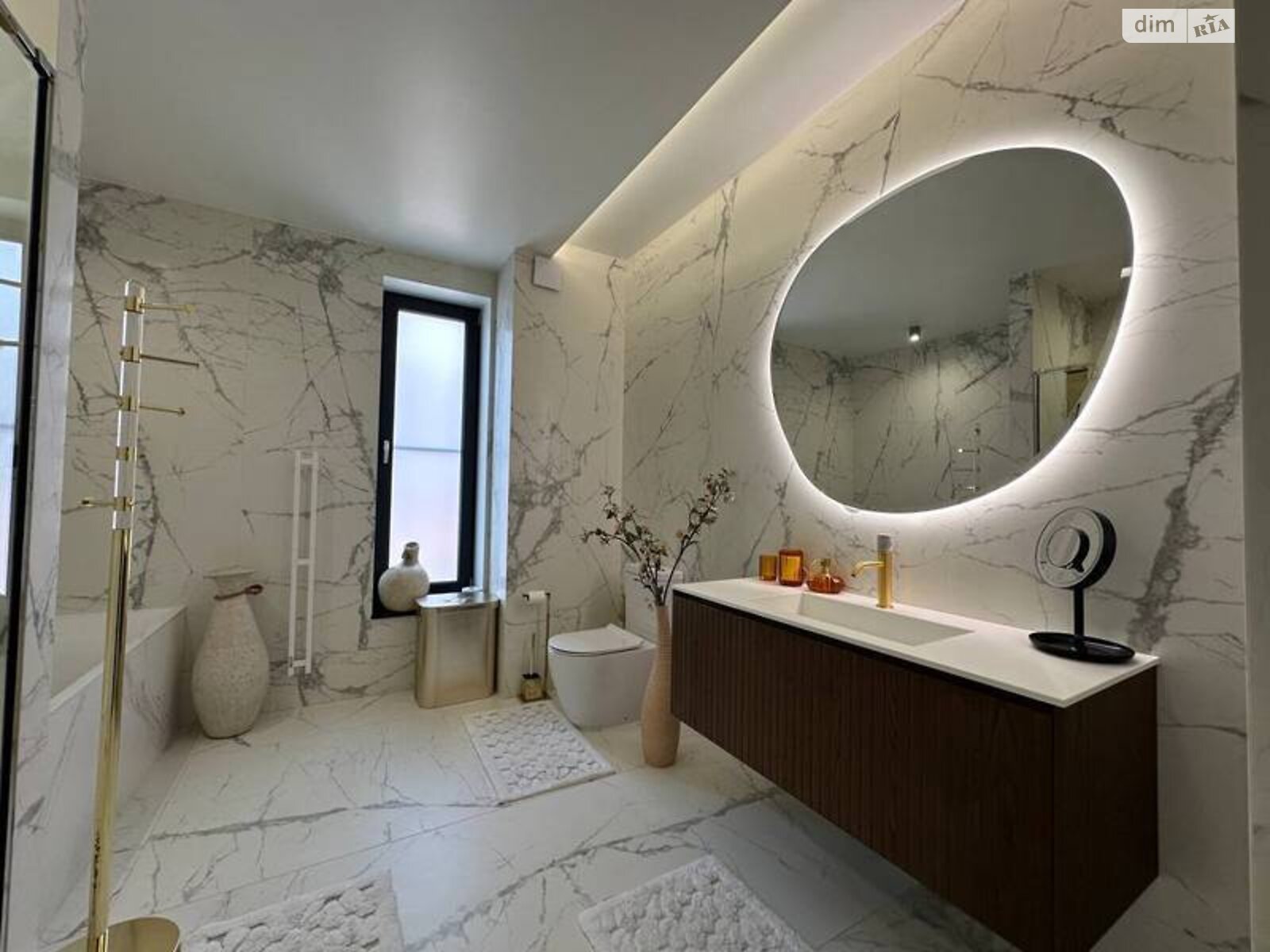 двухэтажный дом с гаражом, 280 кв. м, кирпич. Продажа в Одессе район Совиньон фото 1 двухэтажный дом с гаражом, 280 кв. м, кирпич. Продажа в Одессе район Совиньон фото 1