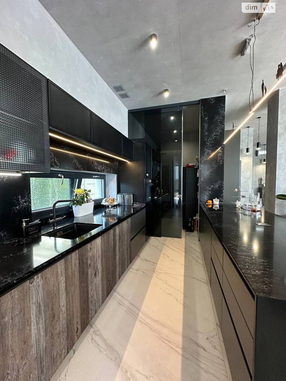 двухэтажный дом с гаражом, 280 кв. м, кирпич. Продажа в Одессе район Совиньон фото 1 двухэтажный дом с гаражом, 280 кв. м, кирпич. Продажа в Одессе район Совиньон фото 1