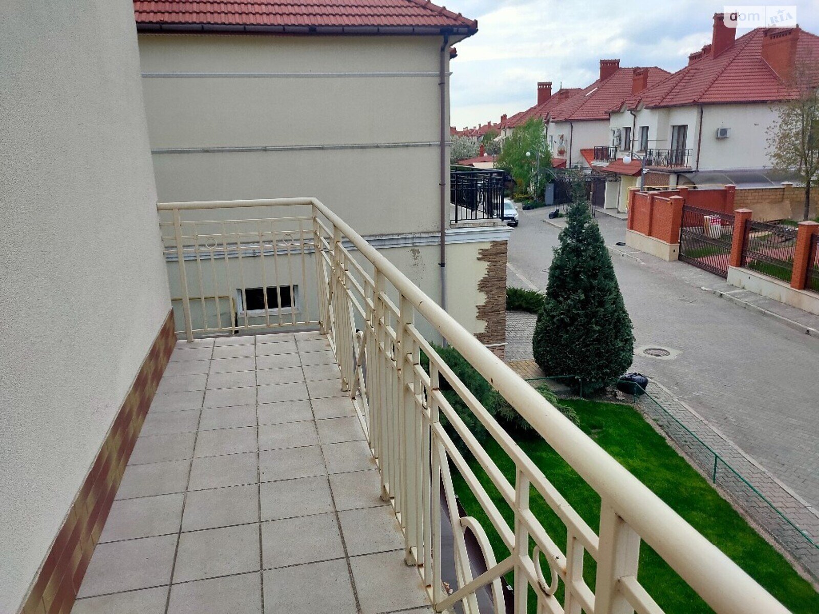 двухэтажный дом с балконом, 475 кв. м, кирпич. Продажа в Одессе район Совиньон фото 1