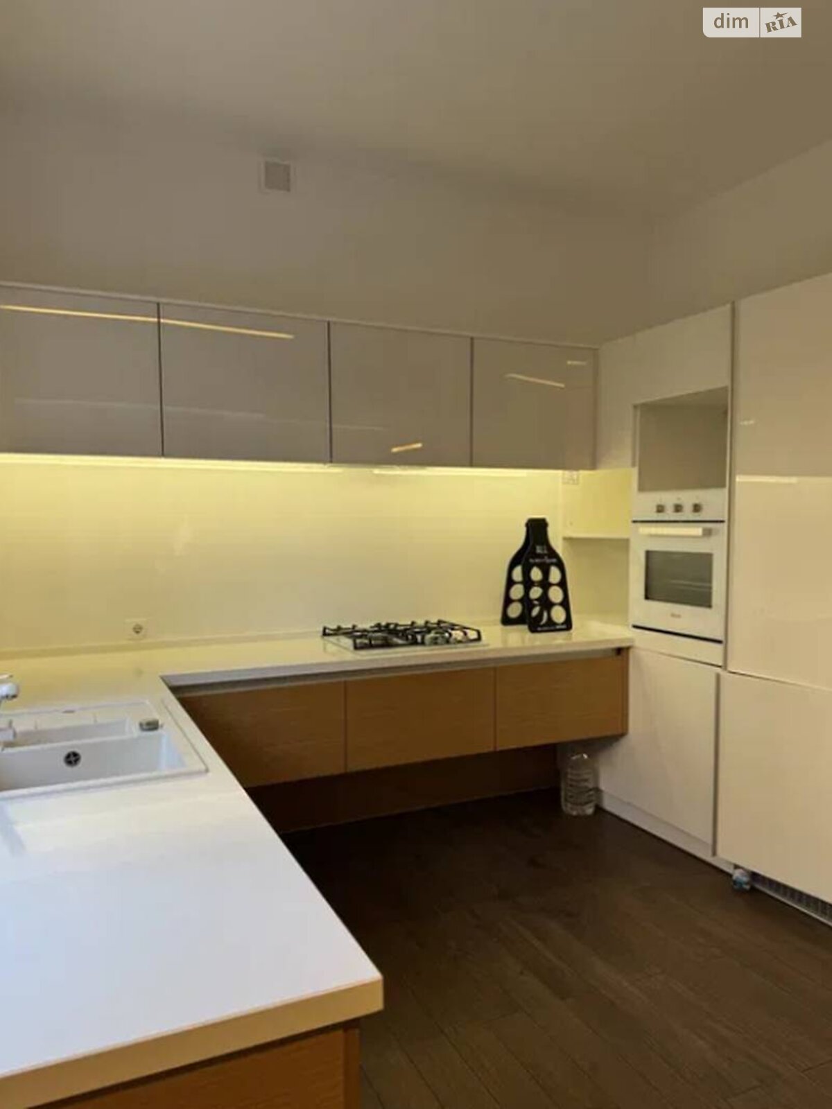 двухэтажный дом с гаражом, 240 кв. м, кирпич. Продажа в Одессе район Совиньон фото 1 двухэтажный дом с гаражом, 240 кв. м, кирпич. Продажа в Одессе район Совиньон фото 1