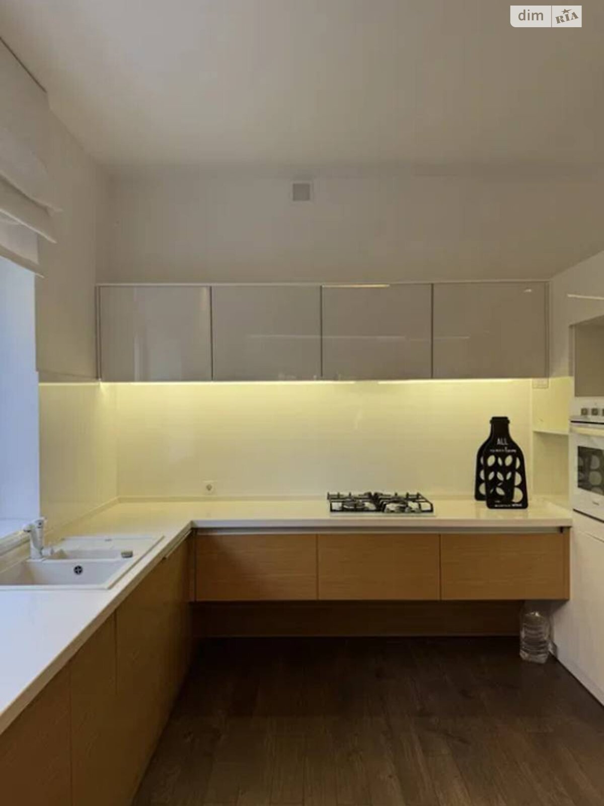 двухэтажный дом с гаражом, 240 кв. м, кирпич. Продажа в Одессе район Совиньон фото 1 двухэтажный дом с гаражом, 240 кв. м, кирпич. Продажа в Одессе район Совиньон фото 1