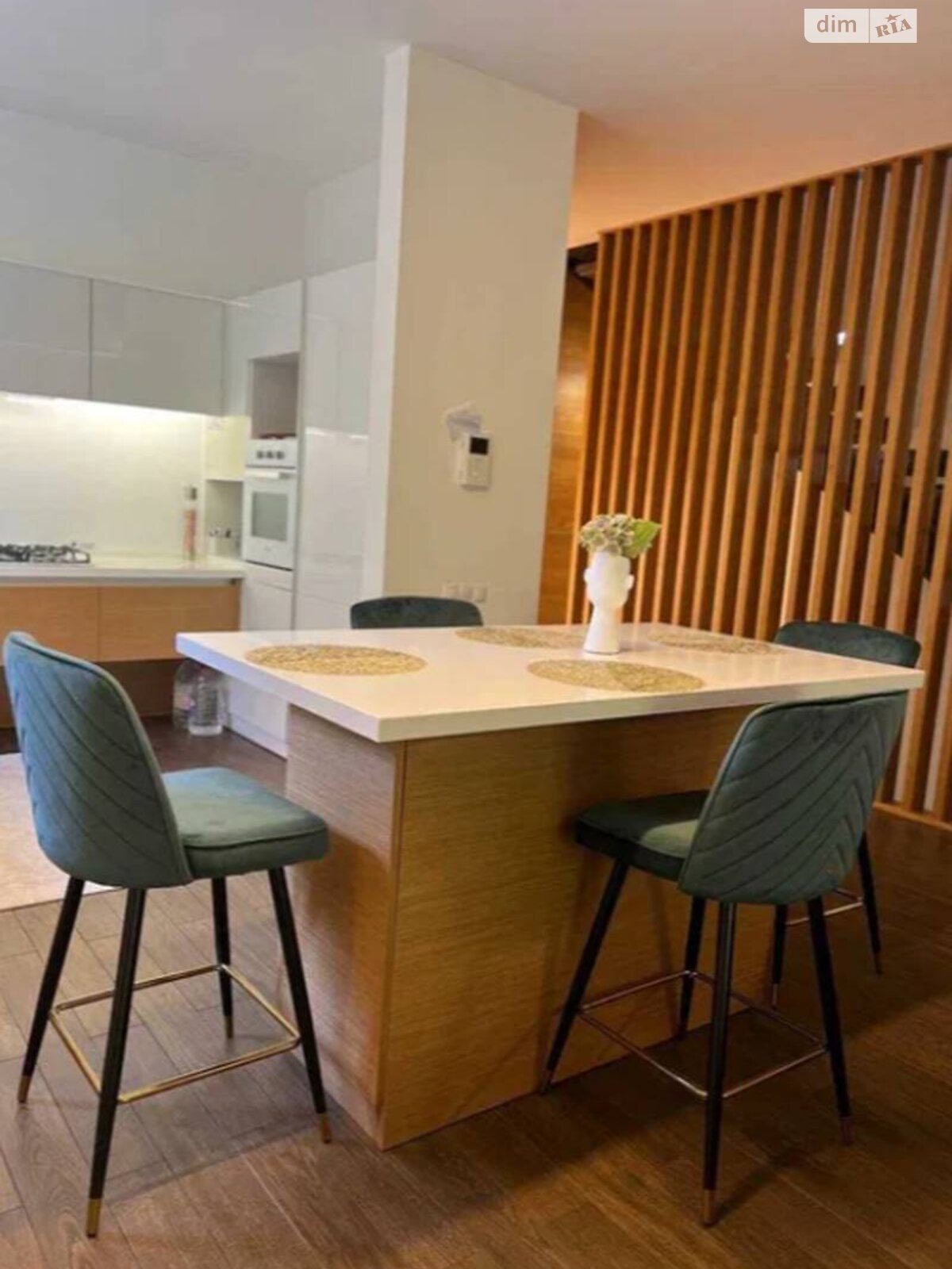 двухэтажный дом с гаражом, 240 кв. м, кирпич. Продажа в Одессе район Совиньон фото 1 двухэтажный дом с гаражом, 240 кв. м, кирпич. Продажа в Одессе район Совиньон фото 1