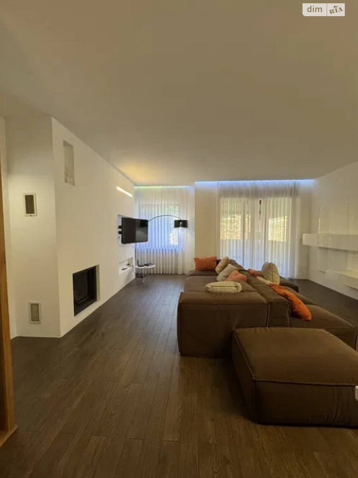 двухэтажный дом с гаражом, 240 кв. м, кирпич. Продажа в Одессе район Совиньон фото 1 двухэтажный дом с гаражом, 240 кв. м, кирпич. Продажа в Одессе район Совиньон фото 1