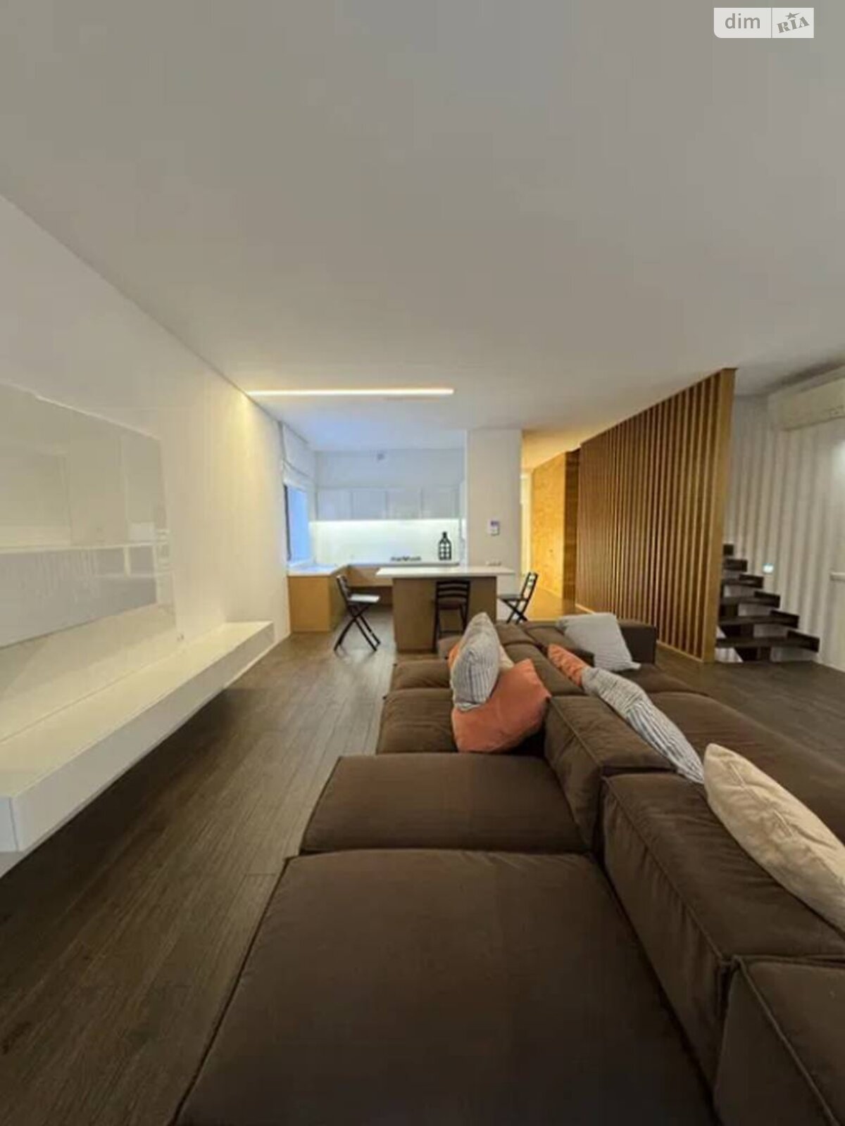 двухэтажный дом с гаражом, 240 кв. м, кирпич. Продажа в Одессе район Совиньон фото 1 двухэтажный дом с гаражом, 240 кв. м, кирпич. Продажа в Одессе район Совиньон фото 1