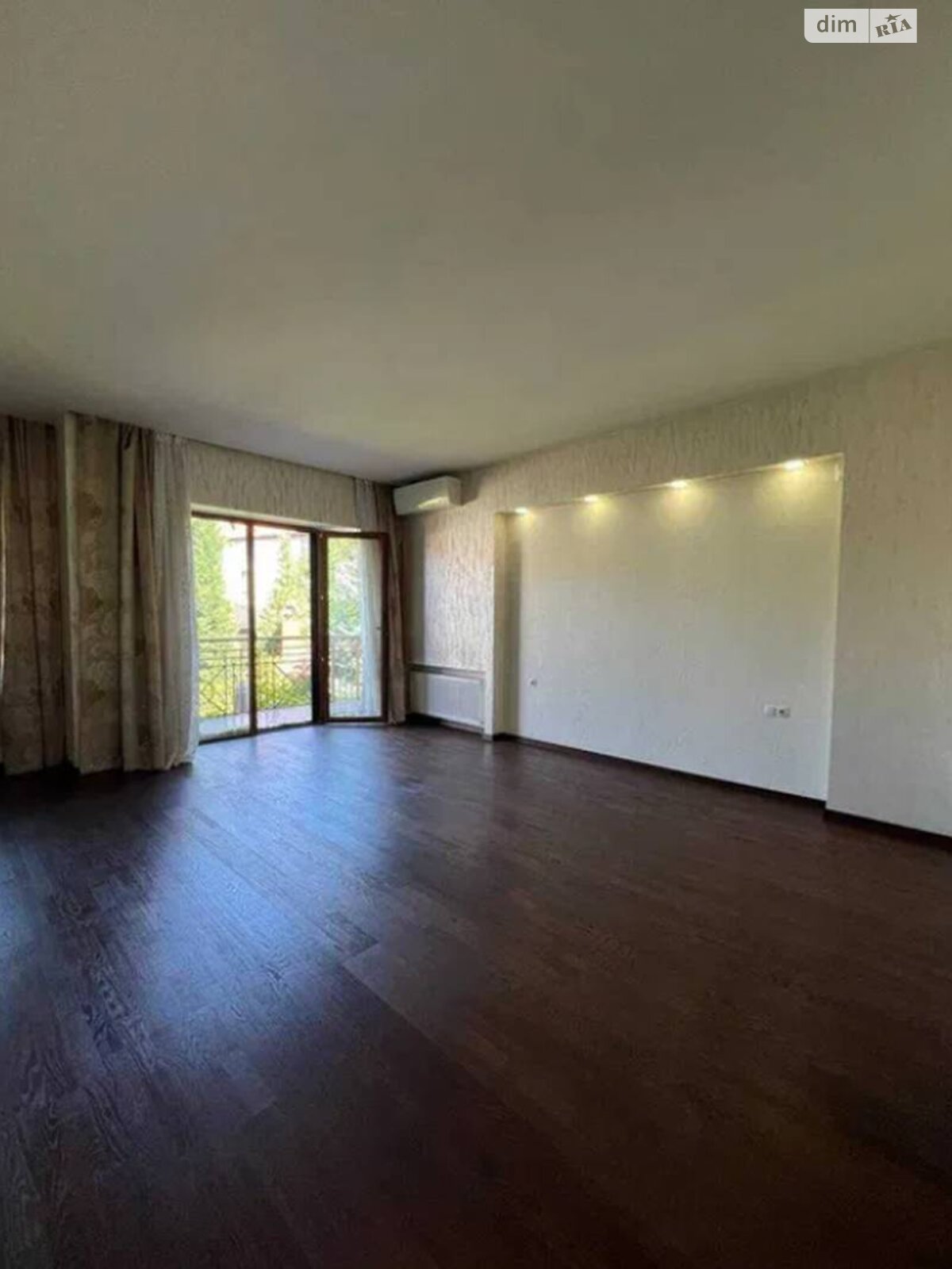 двухэтажный дом с гаражом, 240 кв. м, кирпич. Продажа в Одессе район Совиньон фото 1 двухэтажный дом с гаражом, 240 кв. м, кирпич. Продажа в Одессе район Совиньон фото 1