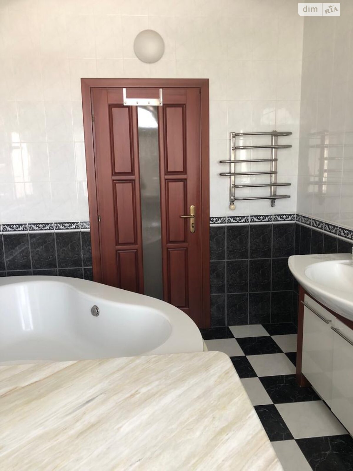 двухэтажный дом с гаражом, 227 кв. м, кирпич. Продажа в Одессе район Совиньон фото 1 двухэтажный дом с гаражом, 227 кв. м, кирпич. Продажа в Одессе район Совиньон фото 1