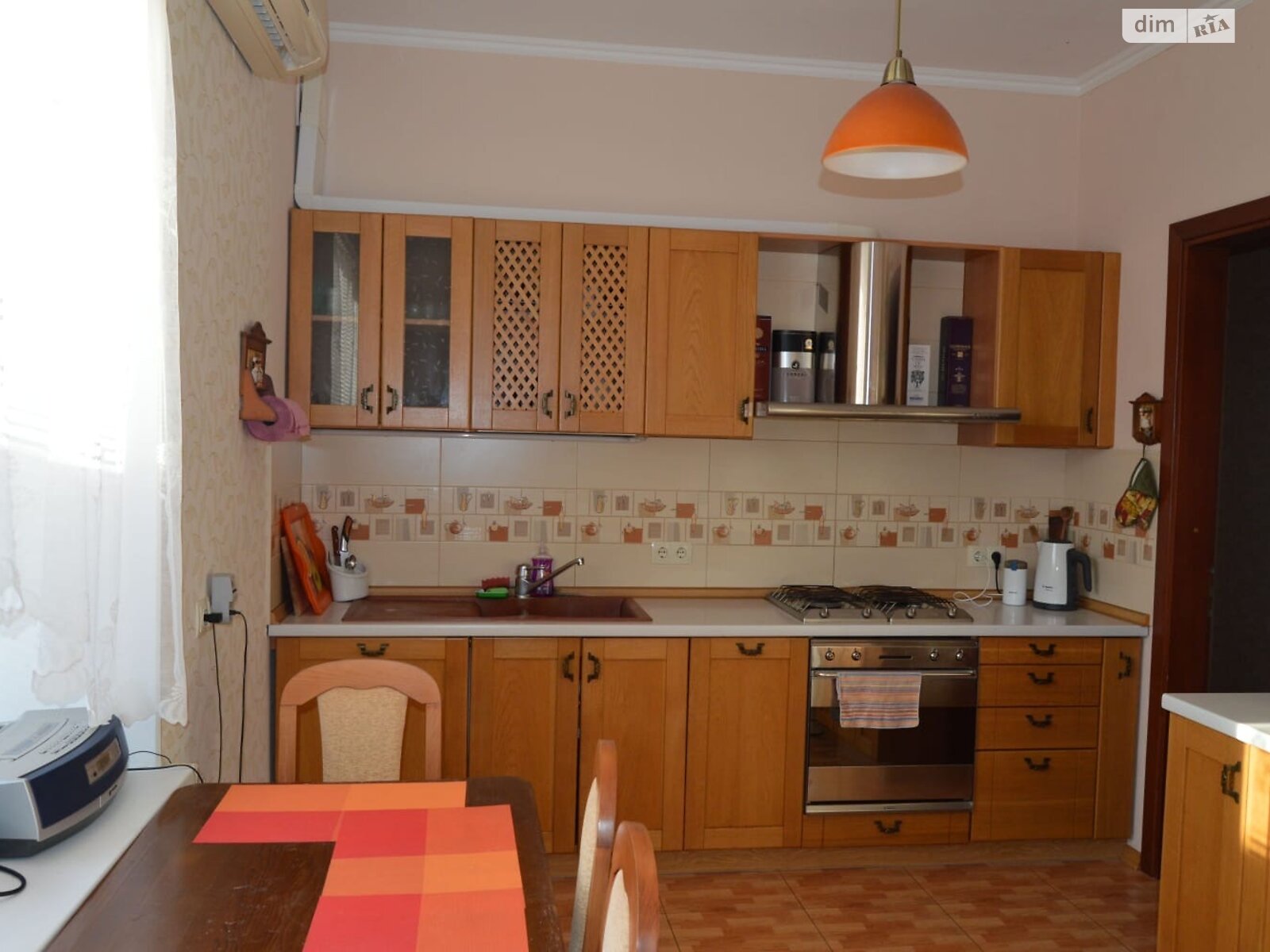 двухэтажный дом с гаражом, 227 кв. м, кирпич. Продажа в Одессе район Совиньон фото 1 двухэтажный дом с гаражом, 227 кв. м, кирпич. Продажа в Одессе район Совиньон фото 1