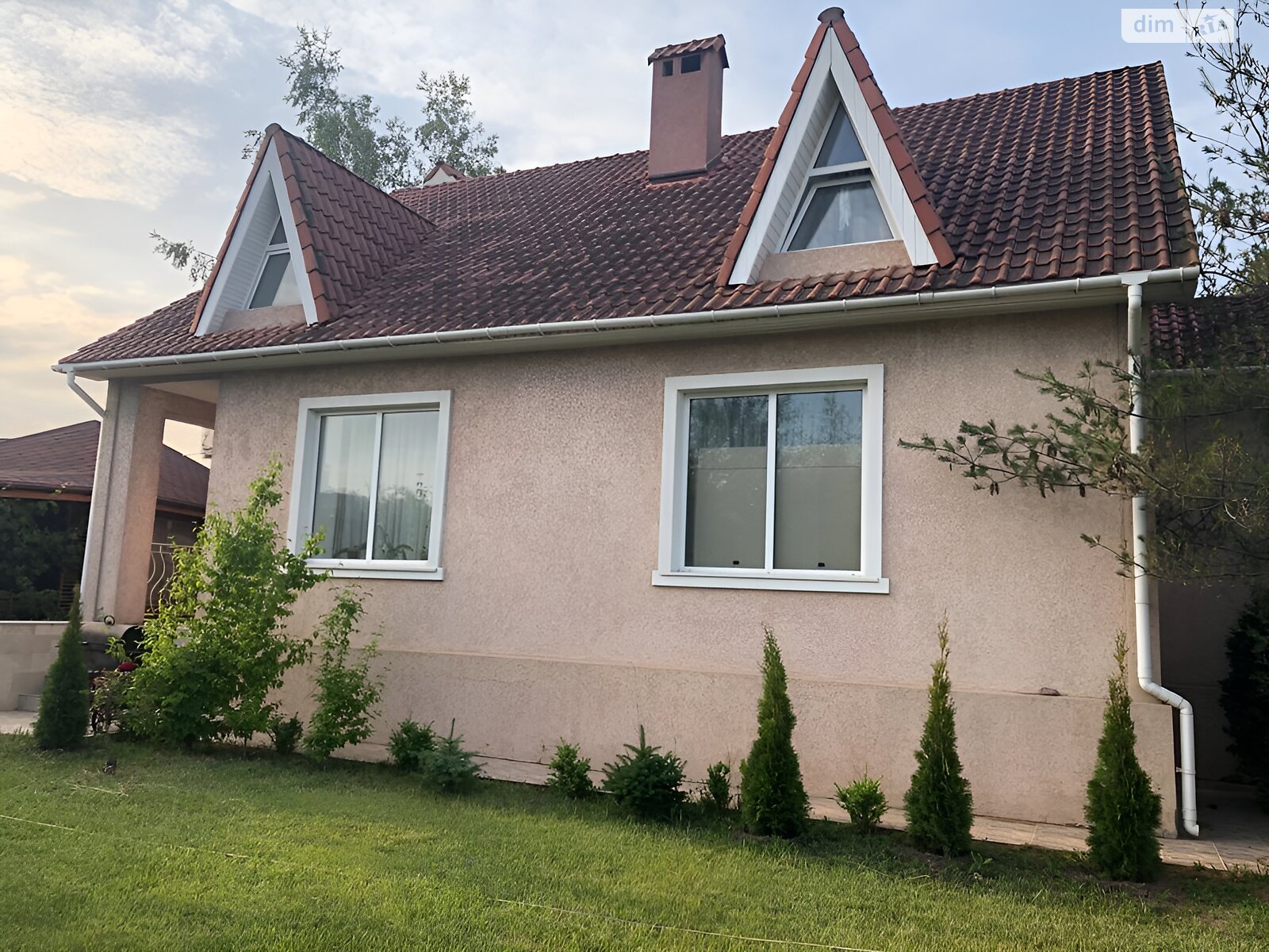 двухэтажный дом с гаражом, 227 кв. м, кирпич. Продажа в Одессе район Совиньон фото 1 двухэтажный дом с гаражом, 227 кв. м, кирпич. Продажа в Одессе район Совиньон фото 1