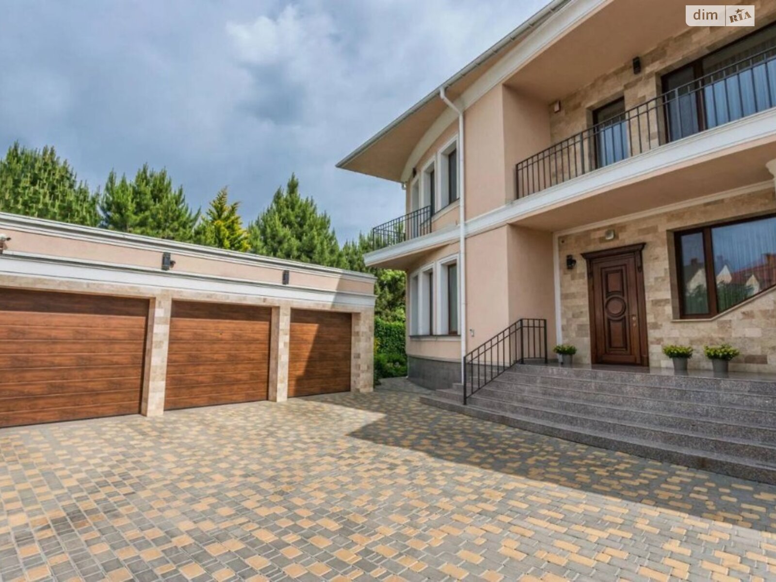 двоповерховий будинок з опаленням, 585 кв. м, цегла. Продаж в Одесі, район Совіньйон фото 1 двоповерховий будинок з опаленням, 585 кв. м, цегла. Продаж в Одесі, район Совіньйон фото 1