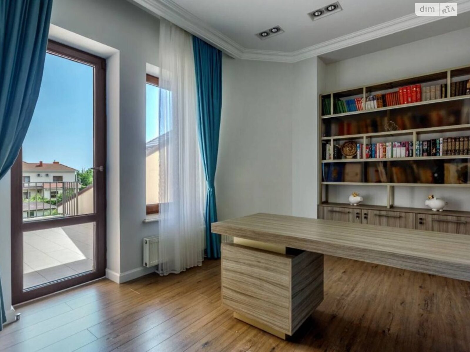 двоповерховий будинок з опаленням, 585 кв. м, цегла. Продаж в Одесі, район Совіньйон фото 1 двоповерховий будинок з опаленням, 585 кв. м, цегла. Продаж в Одесі, район Совіньйон фото 1