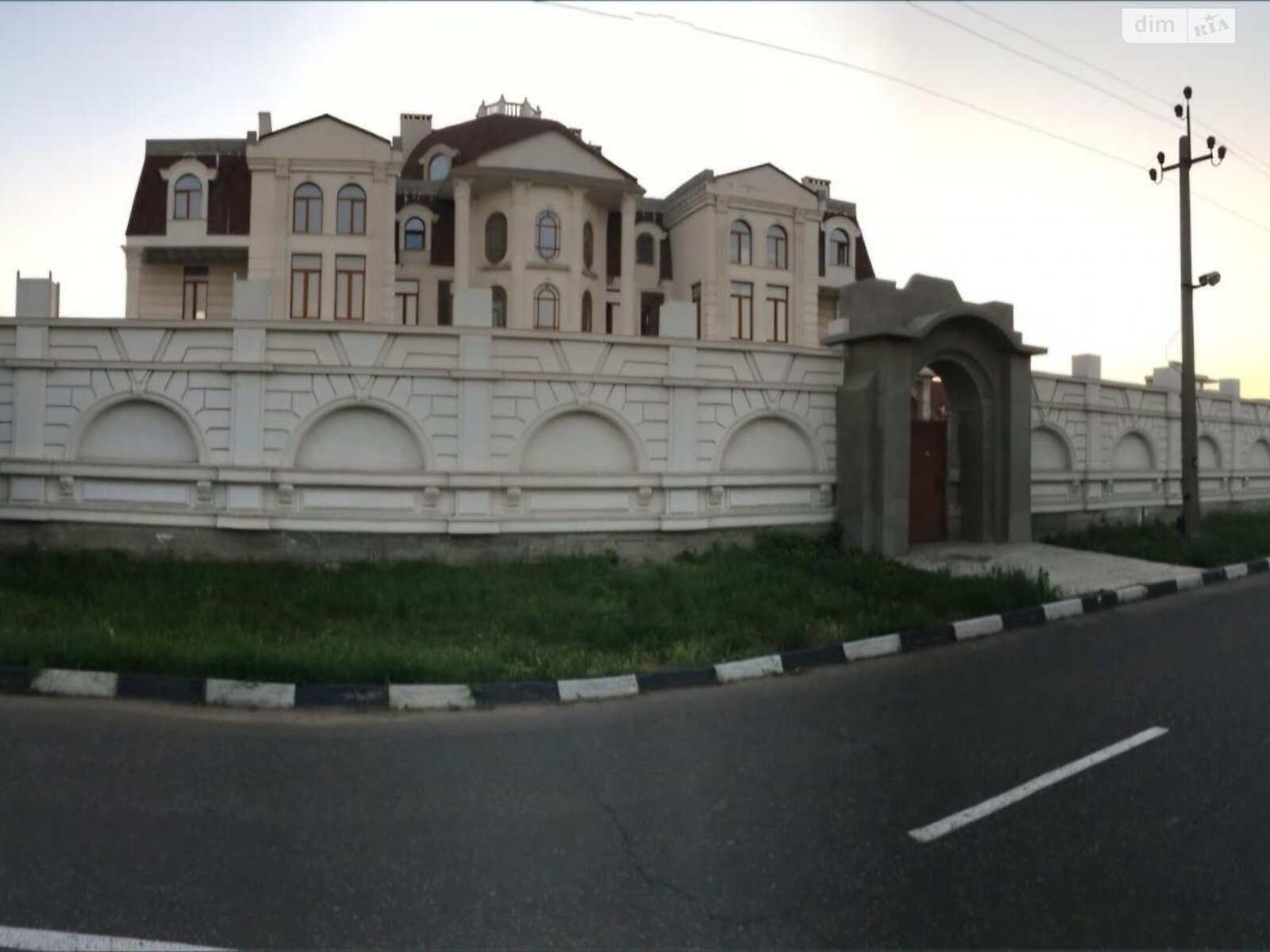 чотириповерховий будинок, 2000 кв. м, кирпич. Продаж в Одесі, район Совіньйон фото 1