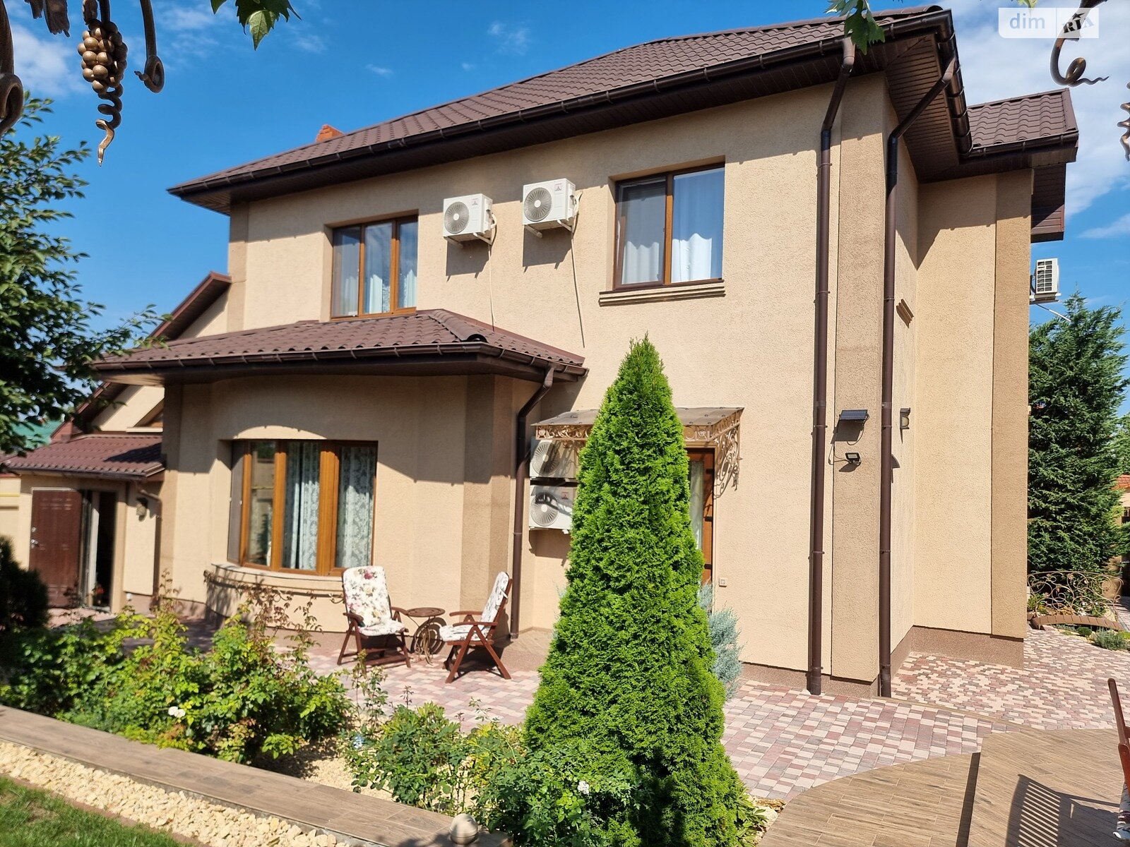 двоповерховий будинок з мансардою, 340 кв. м, ракушняк. Продаж в Одесі, район Совіньйон фото 1 двоповерховий будинок з мансардою, 340 кв. м, ракушняк. Продаж в Одесі, район Совіньйон фото 1