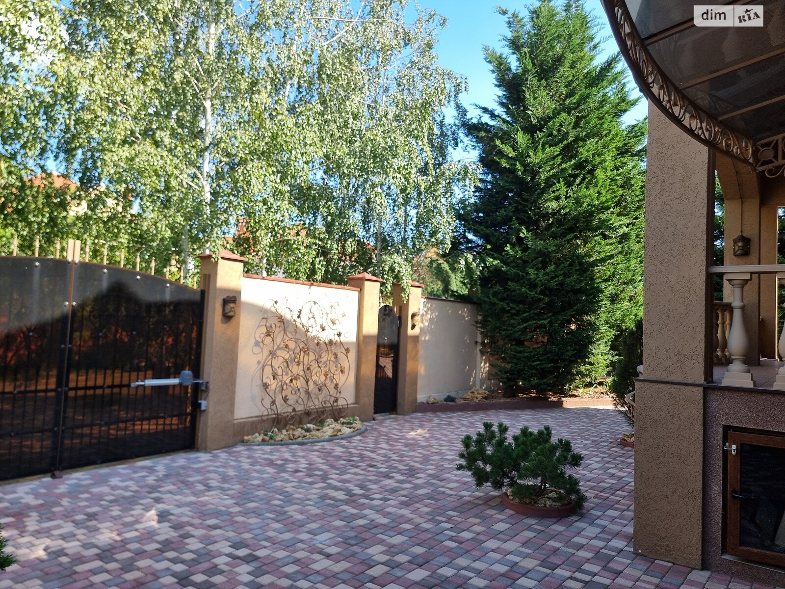 двоповерховий будинок з мансардою, 340 кв. м, ракушняк. Продаж в Одесі, район Совіньйон фото 1 двоповерховий будинок з мансардою, 340 кв. м, ракушняк. Продаж в Одесі, район Совіньйон фото 1