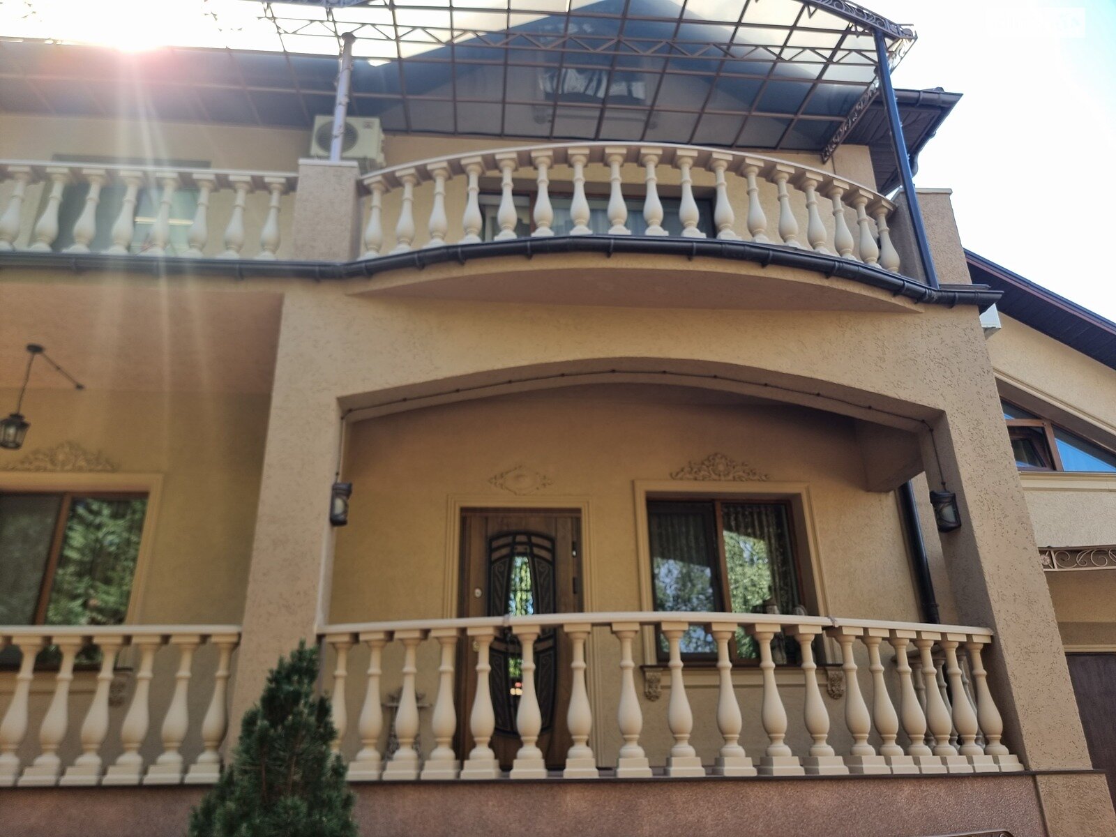двоповерховий будинок з мансардою, 340 кв. м, ракушняк. Продаж в Одесі, район Совіньйон фото 1 двоповерховий будинок з мансардою, 340 кв. м, ракушняк. Продаж в Одесі, район Совіньйон фото 1