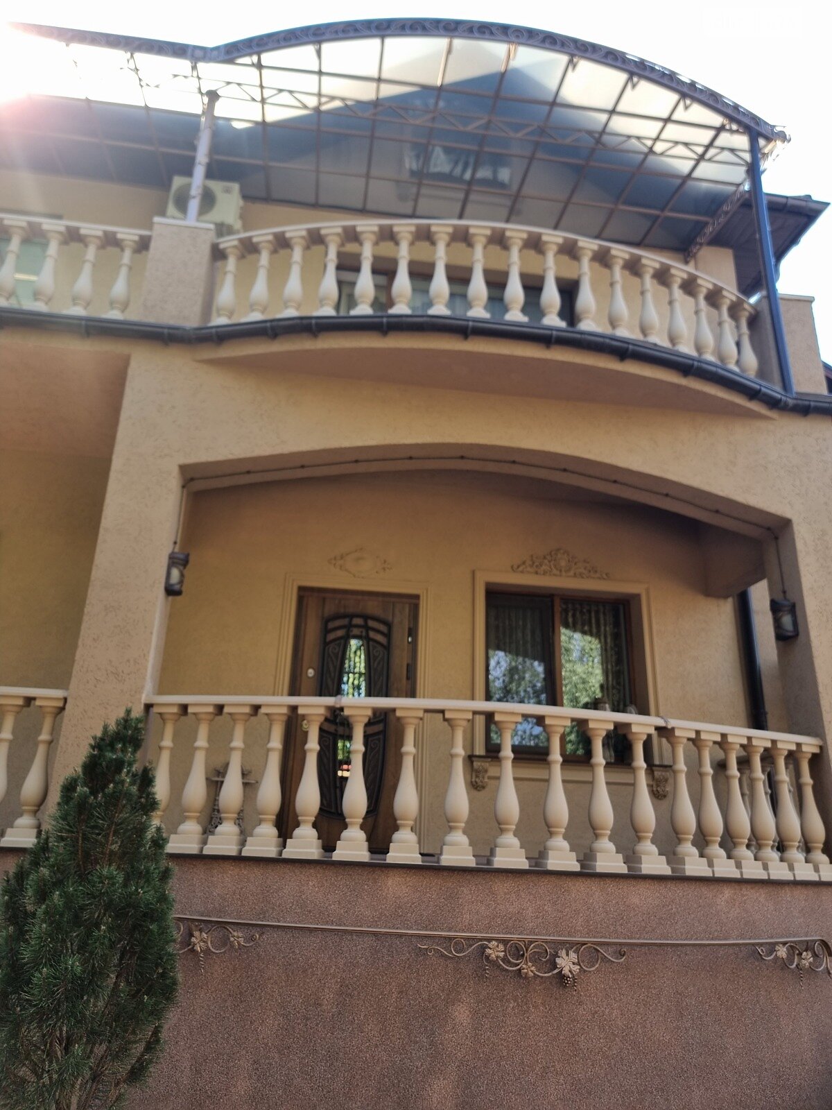 двоповерховий будинок з мансардою, 340 кв. м, ракушняк. Продаж в Одесі, район Совіньйон фото 1 двоповерховий будинок з мансардою, 340 кв. м, ракушняк. Продаж в Одесі, район Совіньйон фото 1