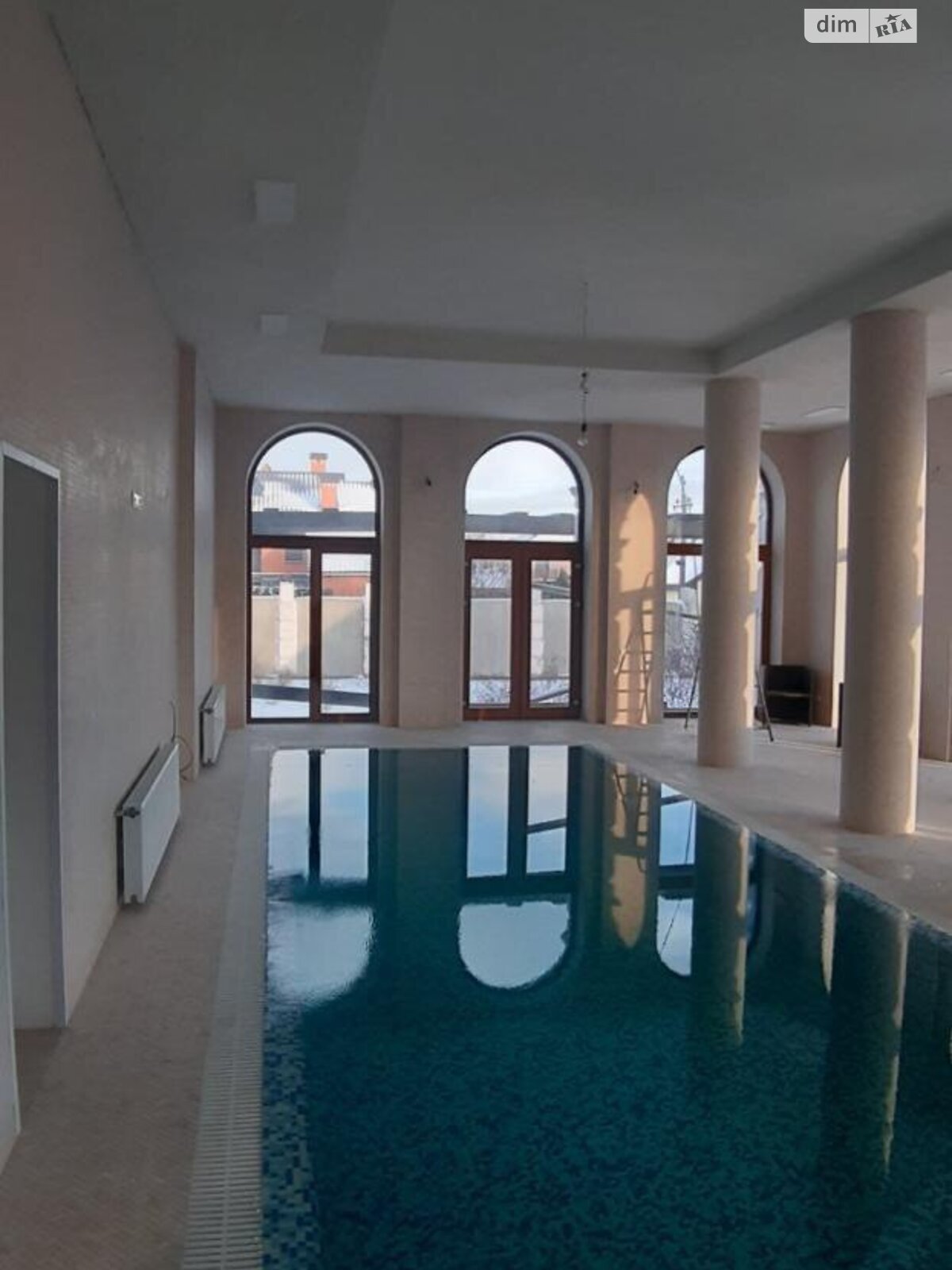 трехэтажный дом с гаражом, 2000 кв. м, кирпич. Продажа в Одессе район Совиньон фото 1 трехэтажный дом с гаражом, 2000 кв. м, кирпич. Продажа в Одессе район Совиньон фото 1