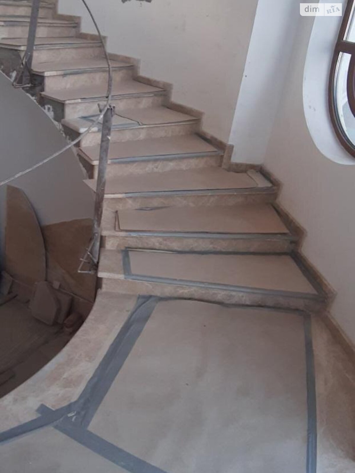 трехэтажный дом с гаражом, 2000 кв. м, кирпич. Продажа в Одессе район Совиньон фото 1 трехэтажный дом с гаражом, 2000 кв. м, кирпич. Продажа в Одессе район Совиньон фото 1