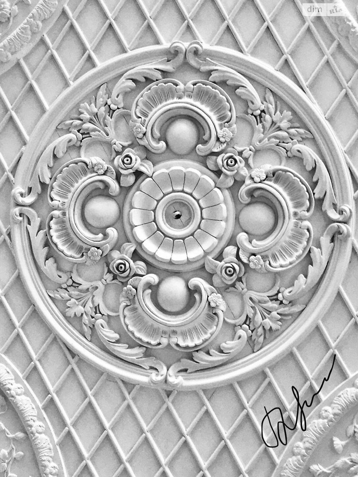 трехэтажный дом с гаражом, 2000 кв. м, кирпич. Продажа в Одессе район Совиньон фото 1 трехэтажный дом с гаражом, 2000 кв. м, кирпич. Продажа в Одессе район Совиньон фото 1