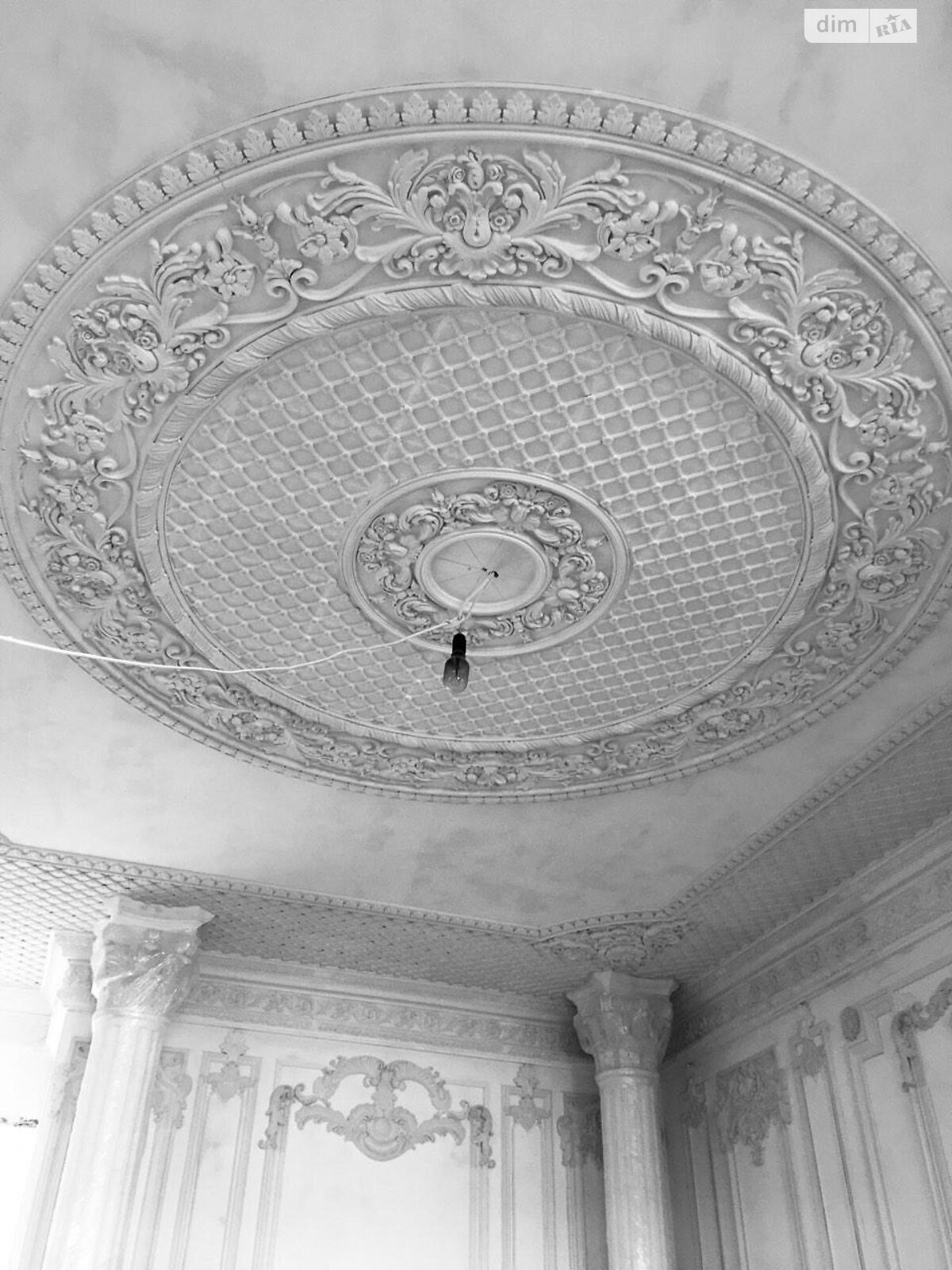 трехэтажный дом с гаражом, 2000 кв. м, кирпич. Продажа в Одессе район Совиньон фото 1 трехэтажный дом с гаражом, 2000 кв. м, кирпич. Продажа в Одессе район Совиньон фото 1