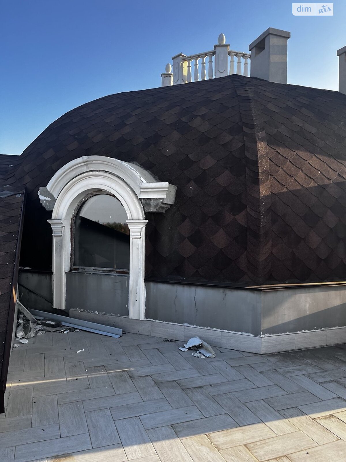 трехэтажный дом с гаражом, 2000 кв. м, кирпич. Продажа в Одессе район Совиньон фото 1 трехэтажный дом с гаражом, 2000 кв. м, кирпич. Продажа в Одессе район Совиньон фото 1