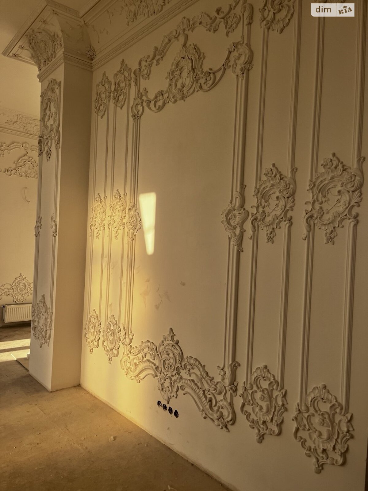 трехэтажный дом с гаражом, 2000 кв. м, кирпич. Продажа в Одессе район Совиньон фото 1 трехэтажный дом с гаражом, 2000 кв. м, кирпич. Продажа в Одессе район Совиньон фото 1