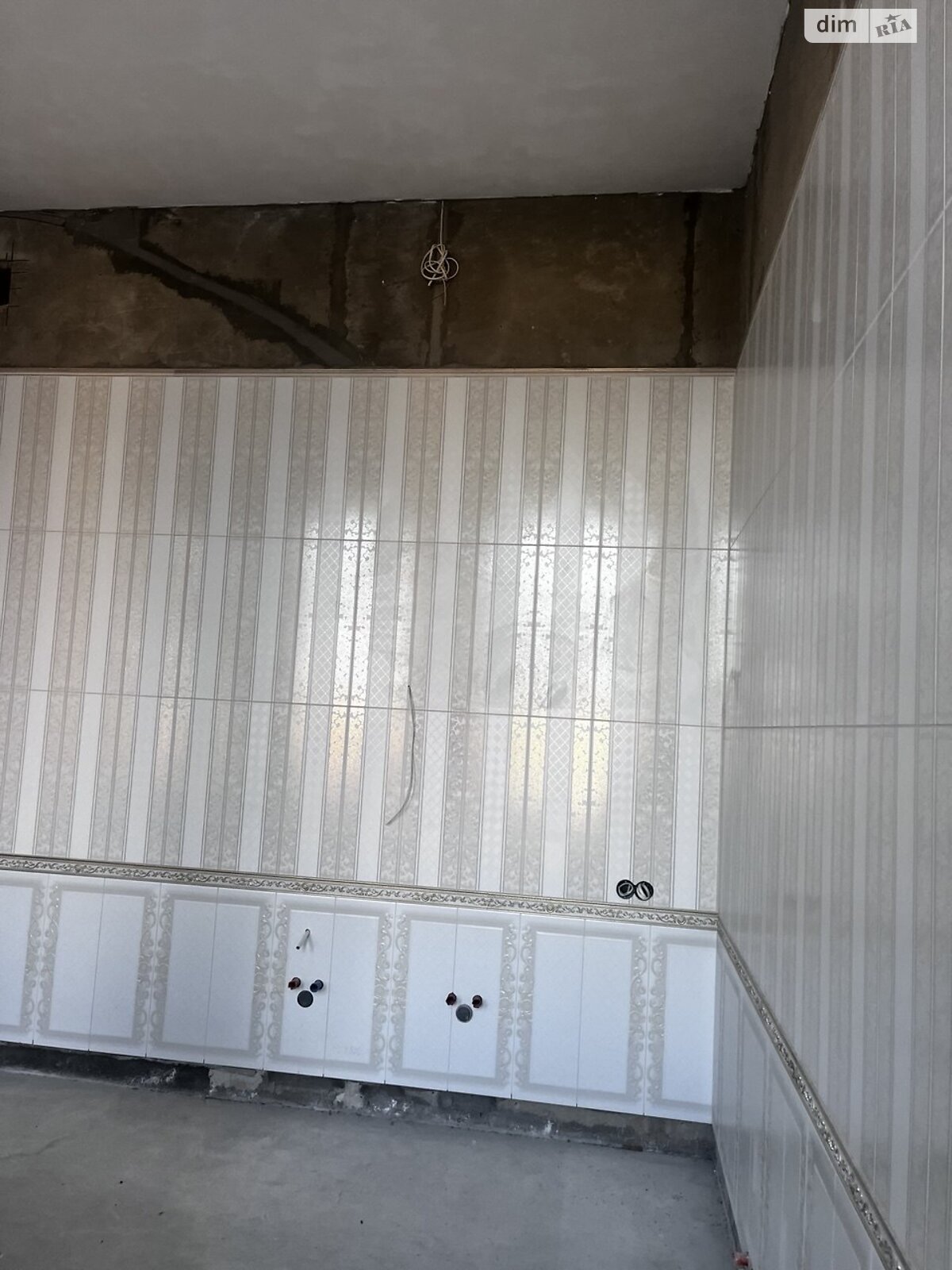 трехэтажный дом с гаражом, 2000 кв. м, кирпич. Продажа в Одессе район Совиньон фото 1 трехэтажный дом с гаражом, 2000 кв. м, кирпич. Продажа в Одессе район Совиньон фото 1