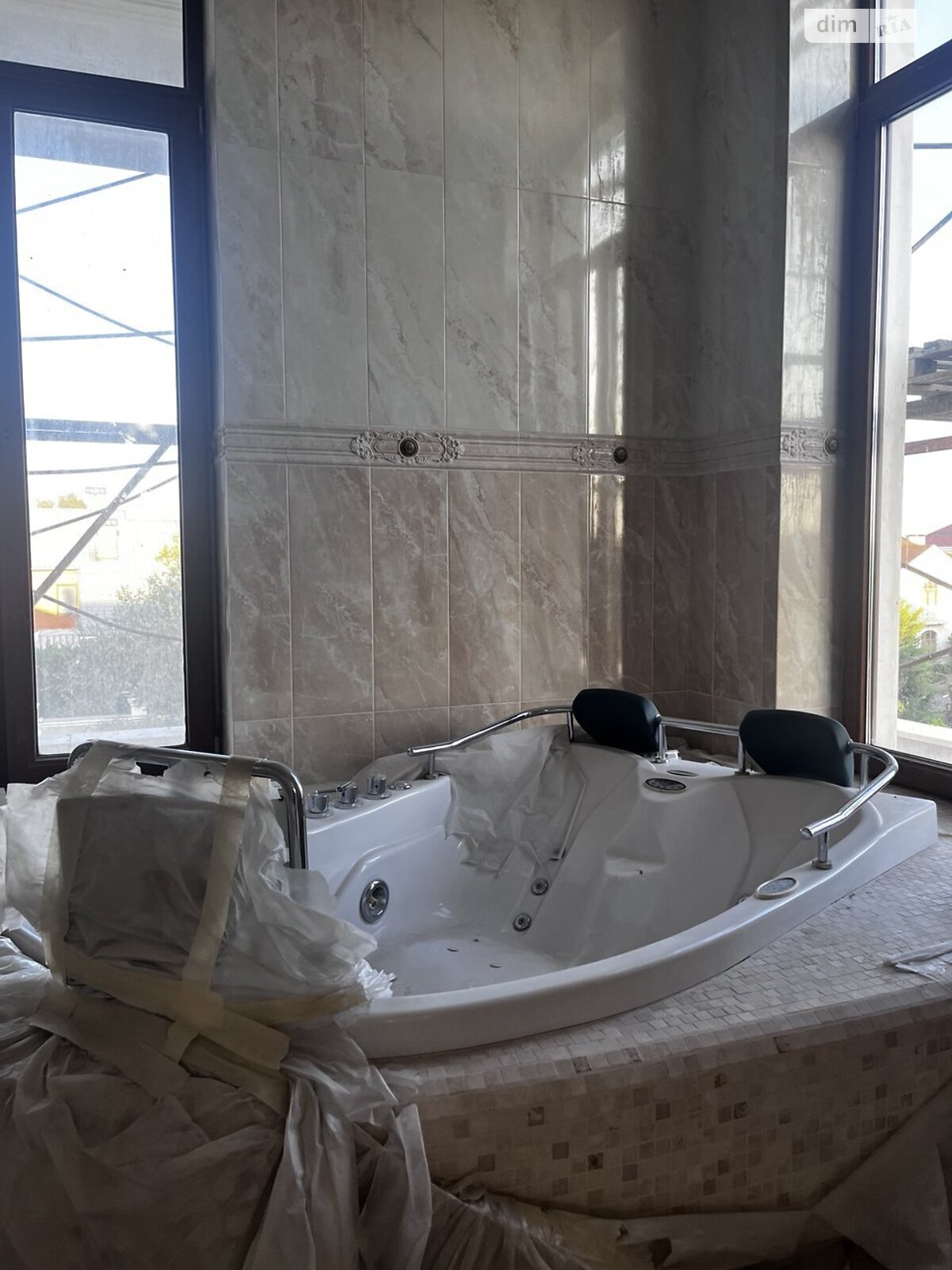 трехэтажный дом с гаражом, 2000 кв. м, кирпич. Продажа в Одессе район Совиньон фото 1 трехэтажный дом с гаражом, 2000 кв. м, кирпич. Продажа в Одессе район Совиньон фото 1