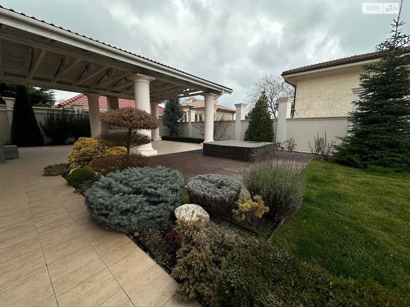 двухэтажный дом, 677 кв. м, кирпич. Продажа в Одессе район Совиньон фото 1