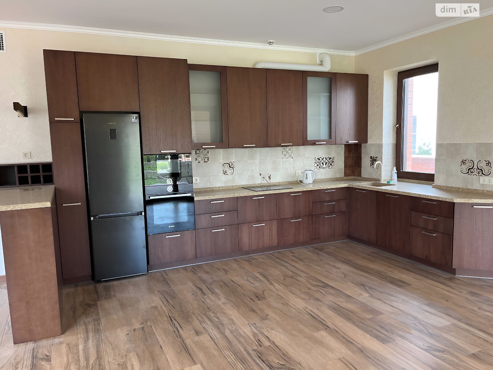 триповерховий будинок з опаленням, 500 кв. м, цегла. Продаж в Одесі, район Совіньйон фото 1 триповерховий будинок з опаленням, 500 кв. м, цегла. Продаж в Одесі, район Совіньйон фото 1