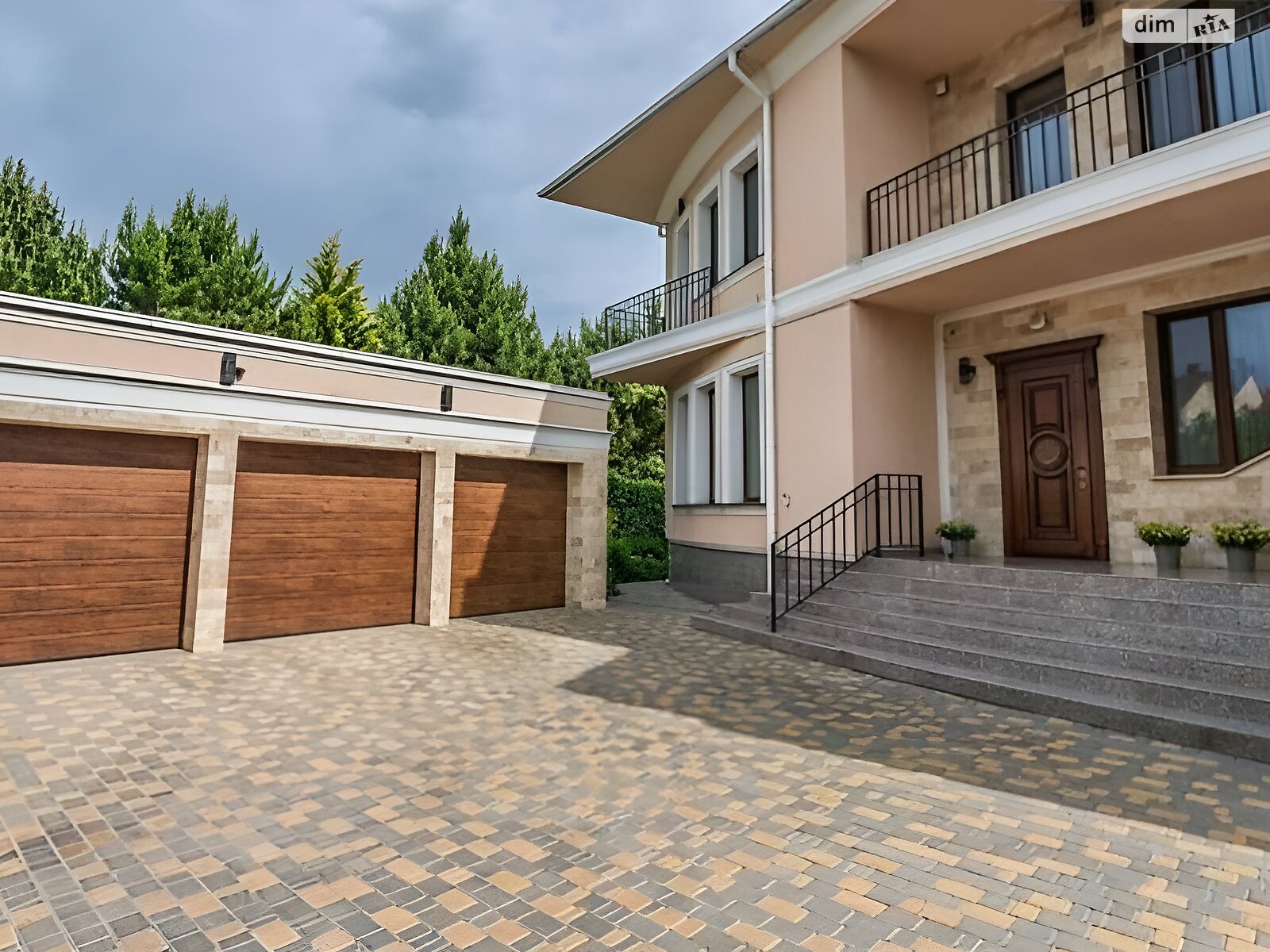 двоповерховий будинок з ремонтом, 585 кв. м, цегла. Продаж в Одесі, район Совіньйон фото 1 двоповерховий будинок з ремонтом, 585 кв. м, цегла. Продаж в Одесі, район Совіньйон фото 1
