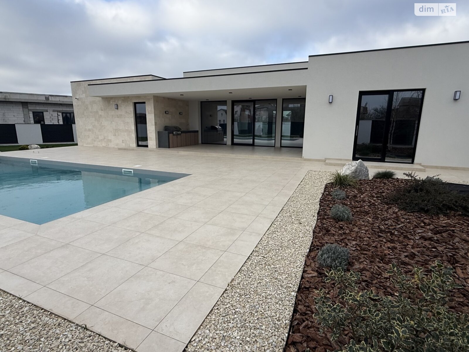 одноэтажный дом с отоплением, 200 кв. м, кирпич. Продажа в Одессе район Совиньон фото 1 одноэтажный дом с отоплением, 200 кв. м, кирпич. Продажа в Одессе район Совиньон фото 1